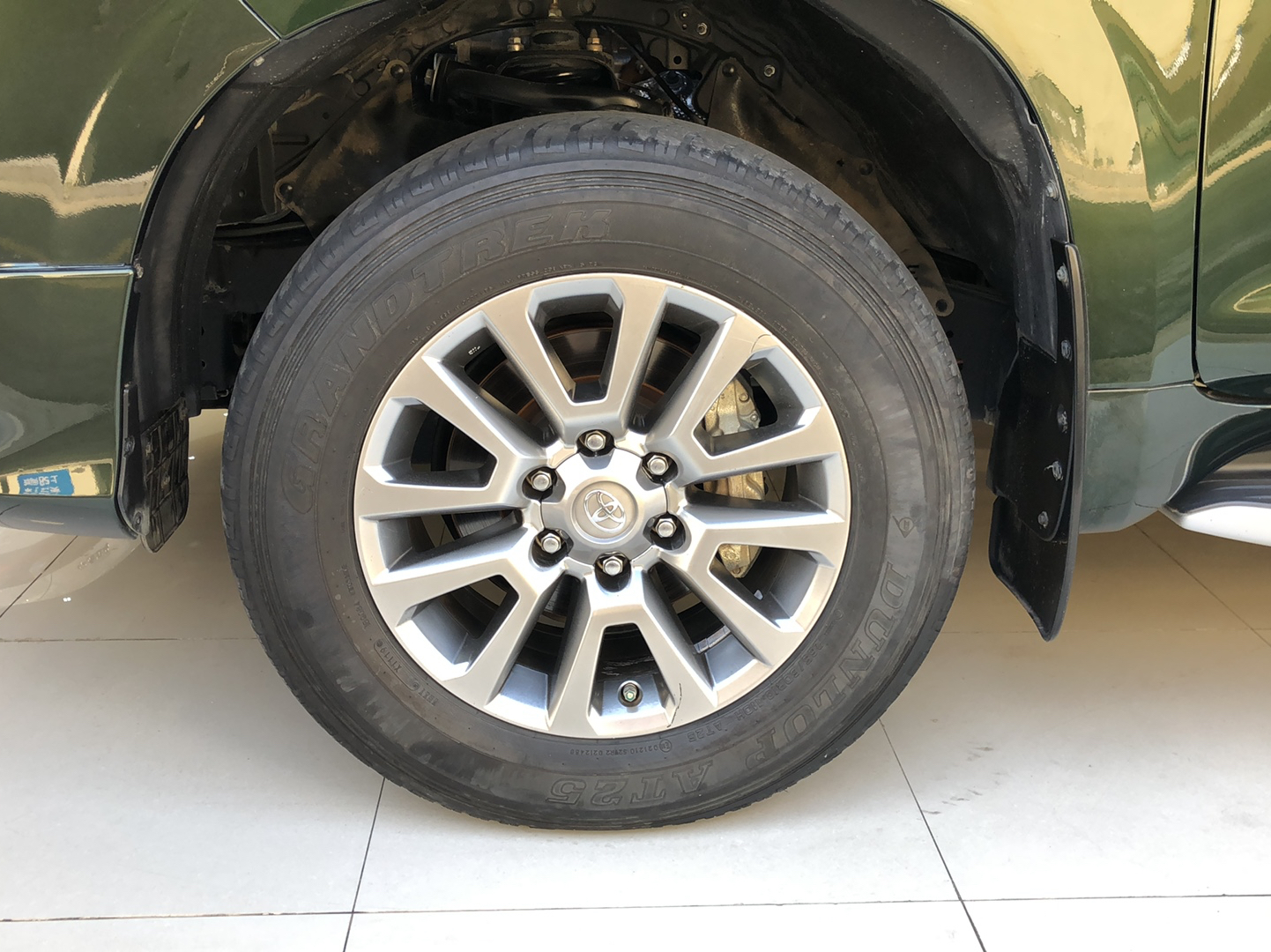 丰田 普拉多 2019款 3.5L 自动TX-L尊享版后挂备胎