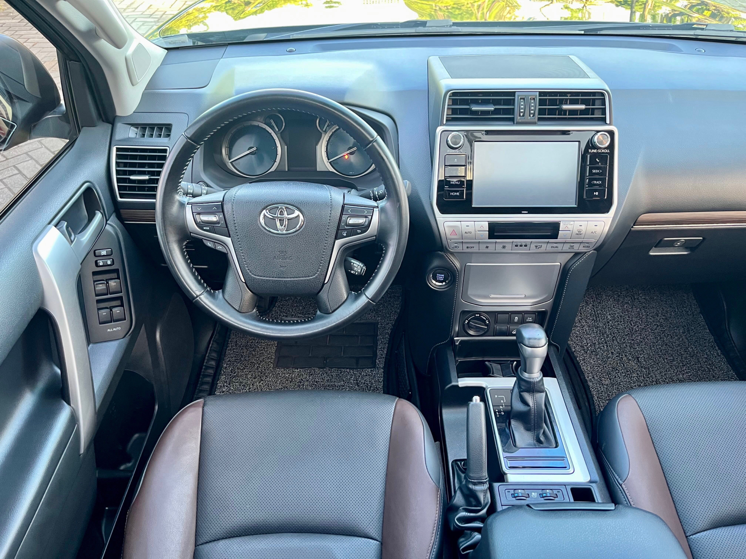 丰田 普拉多 2019款 3.5L 自动TX-L尊享版后挂备胎