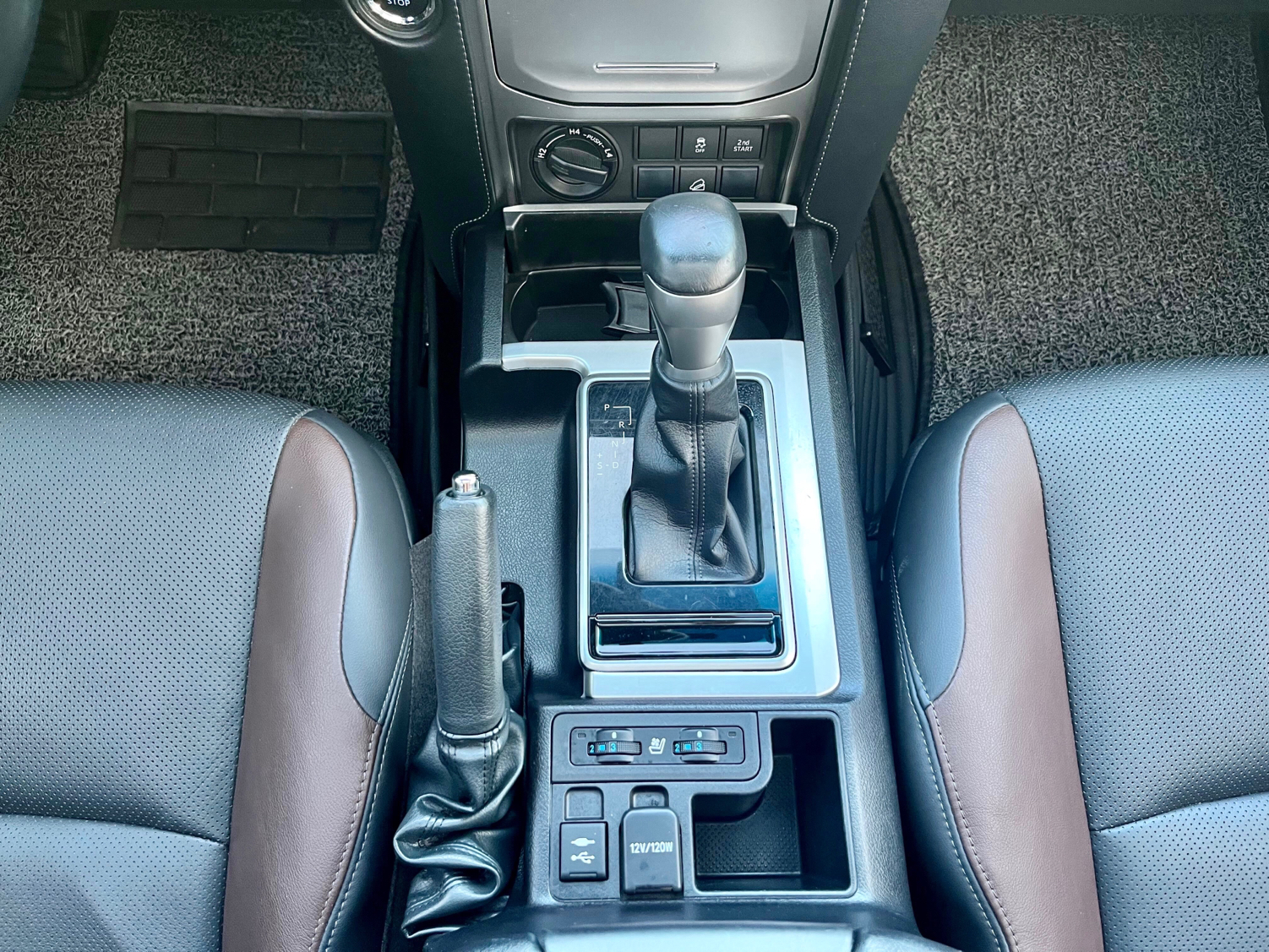 丰田 普拉多 2019款 3.5L 自动TX-L尊享版后挂备胎