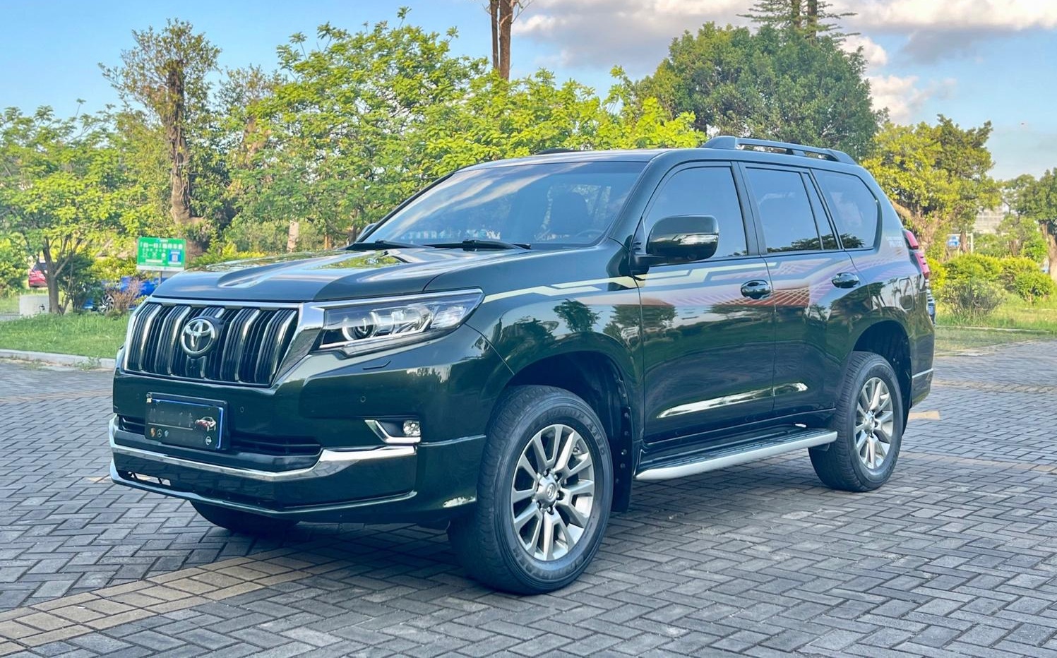 丰田 普拉多 2019款 3.5L 自动TX-L尊享版后挂备胎