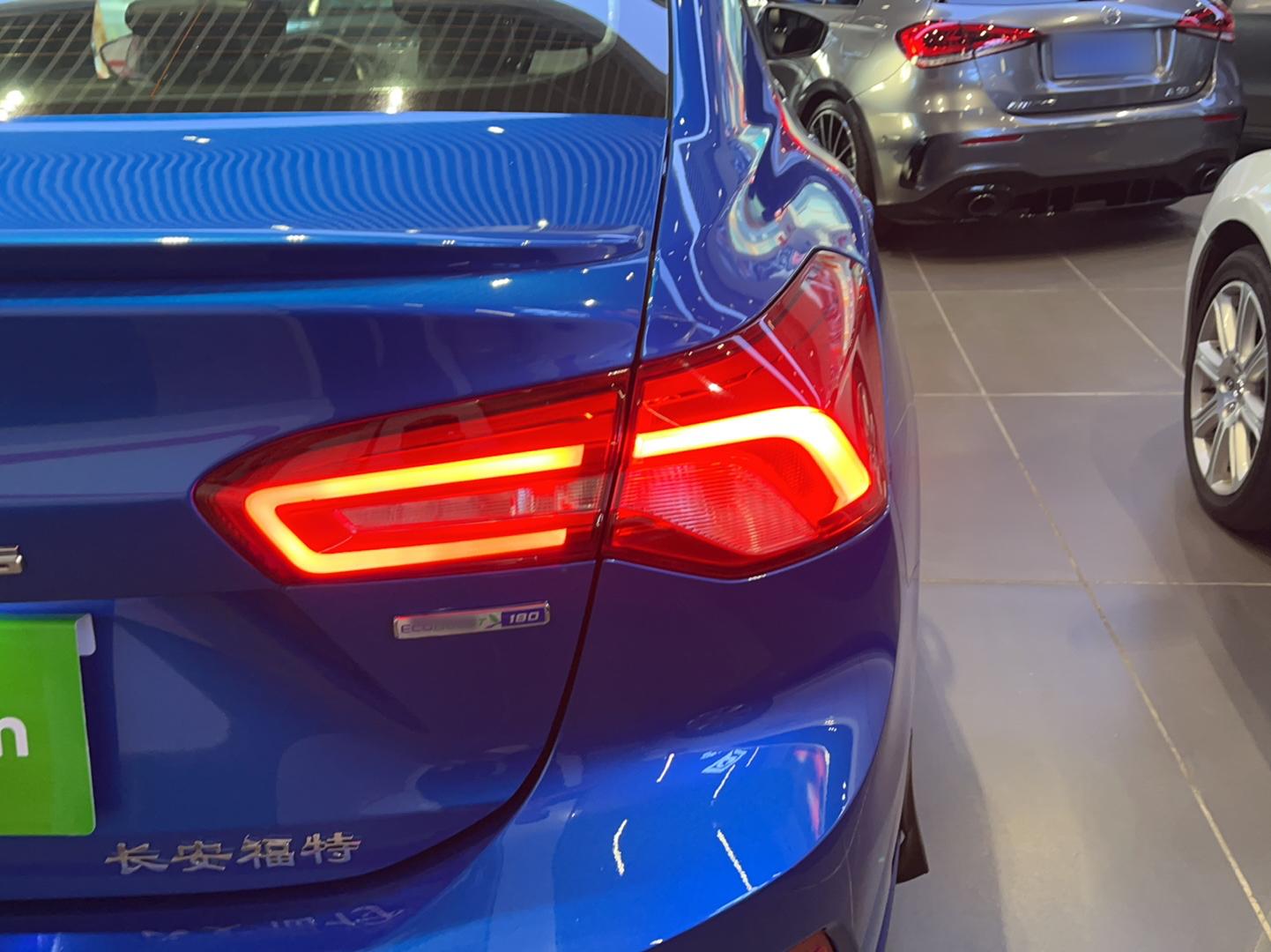 福特 福克斯 2019款 三厢 EcoBoost 180 自动ST Line