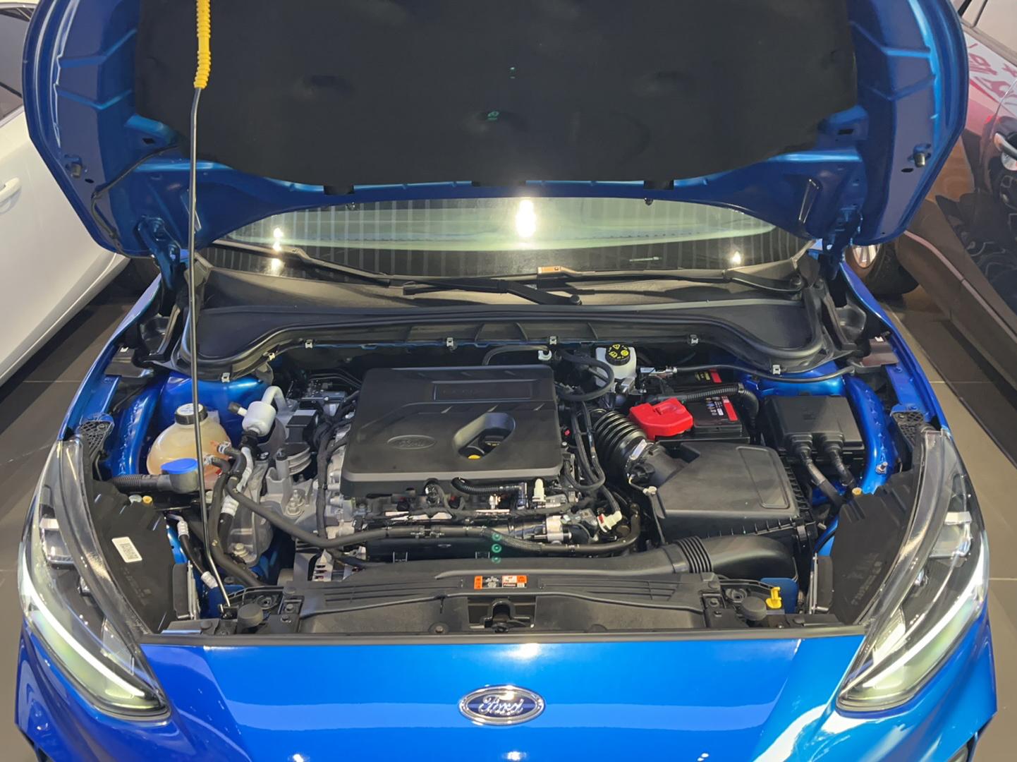 福特 福克斯 2019款 三厢 EcoBoost 180 自动ST Line