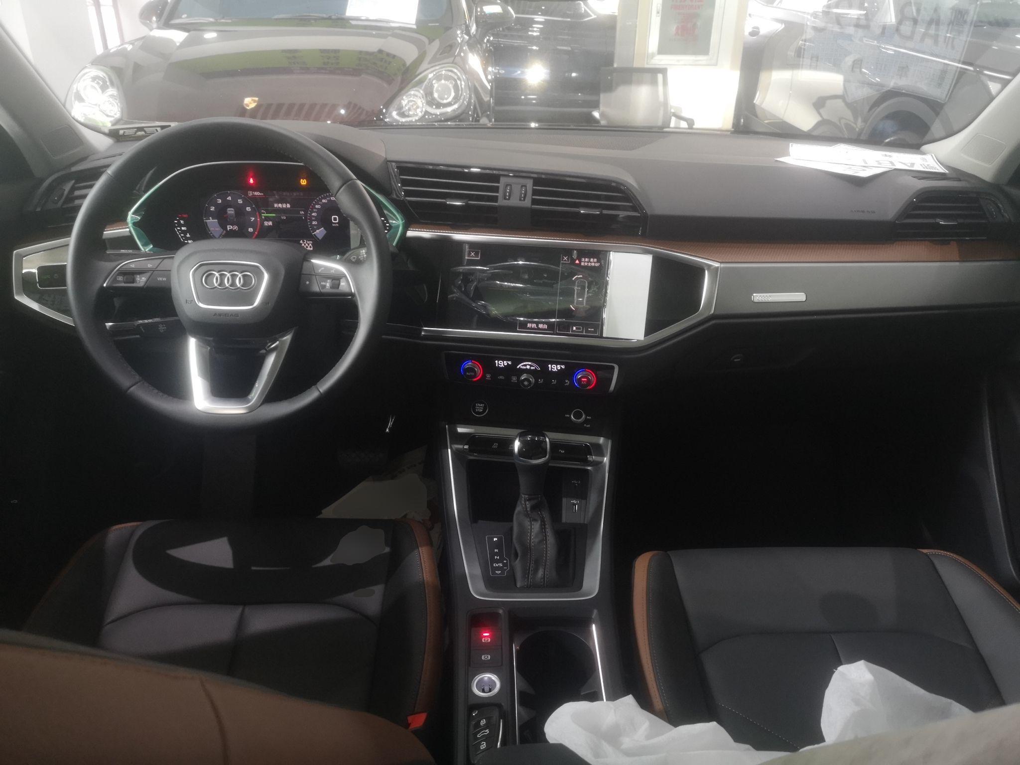 奥迪Q3 2021款 35 TFSI 时尚致雅型