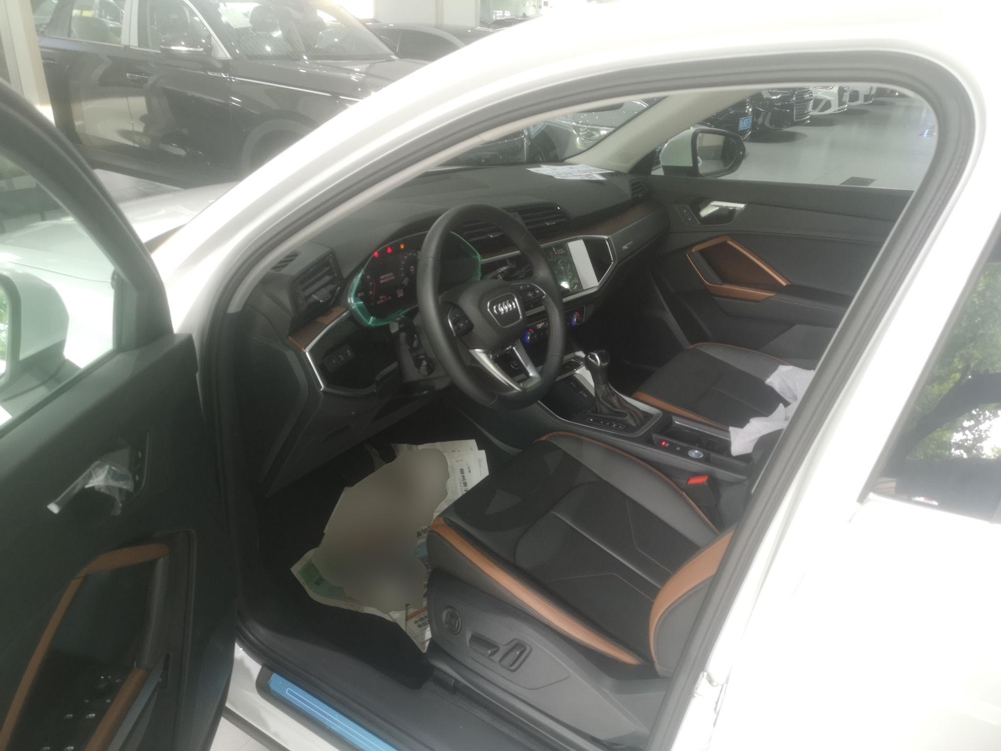 奥迪Q3 2021款 35 TFSI 时尚致雅型