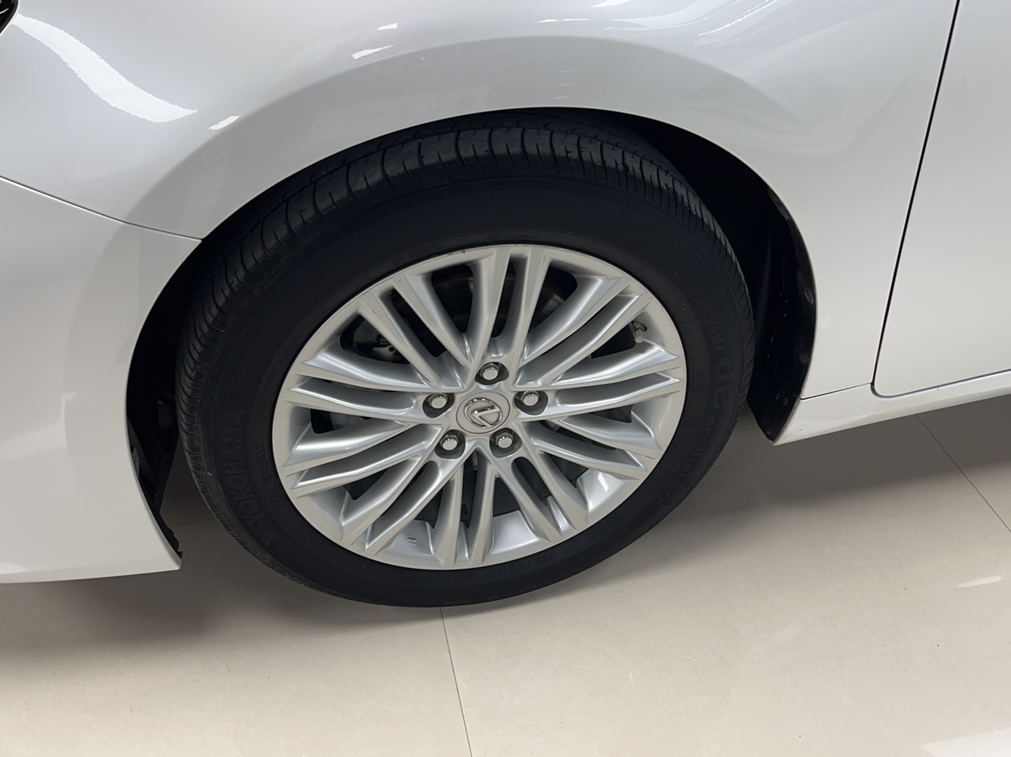 雷克萨斯ES 2015款 200 精英版