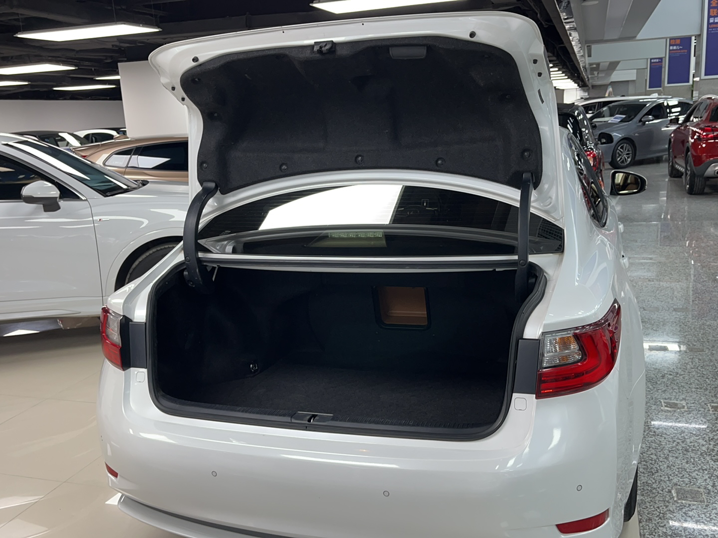 雷克萨斯ES 2015款 200 精英版