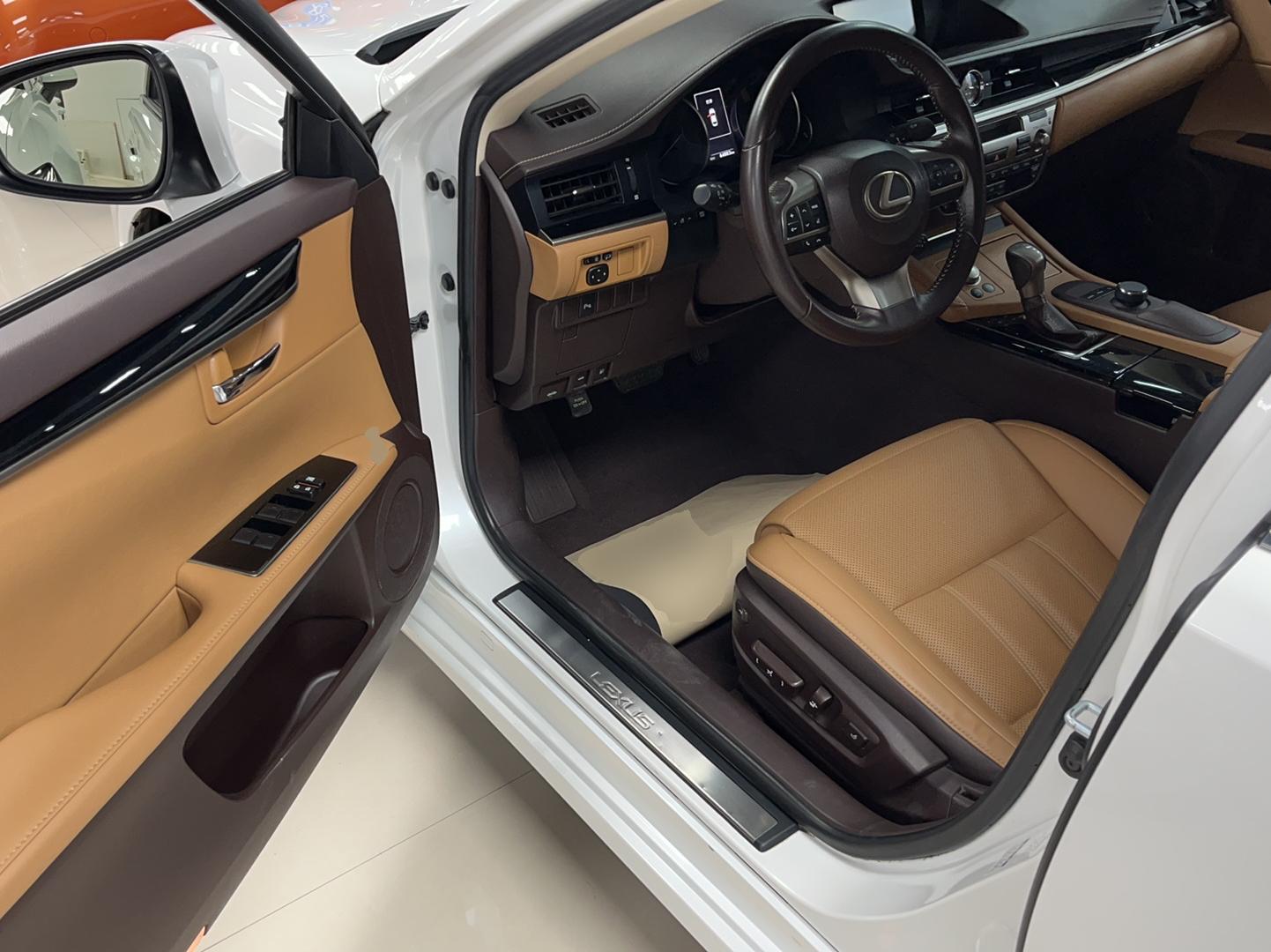 雷克萨斯ES 2015款 200 精英版