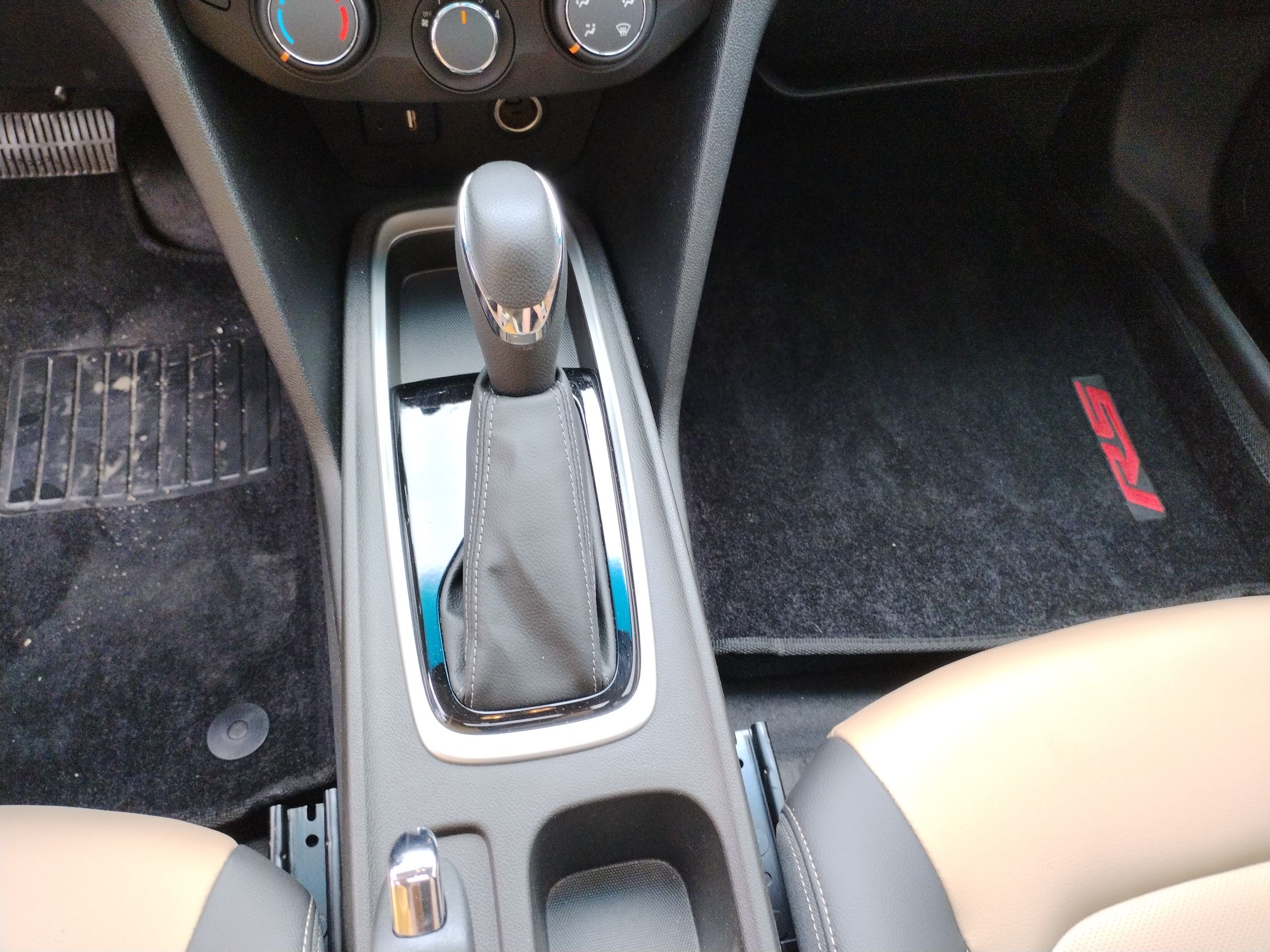 雪佛兰 科鲁泽 2022款 320 自动悦享天窗版