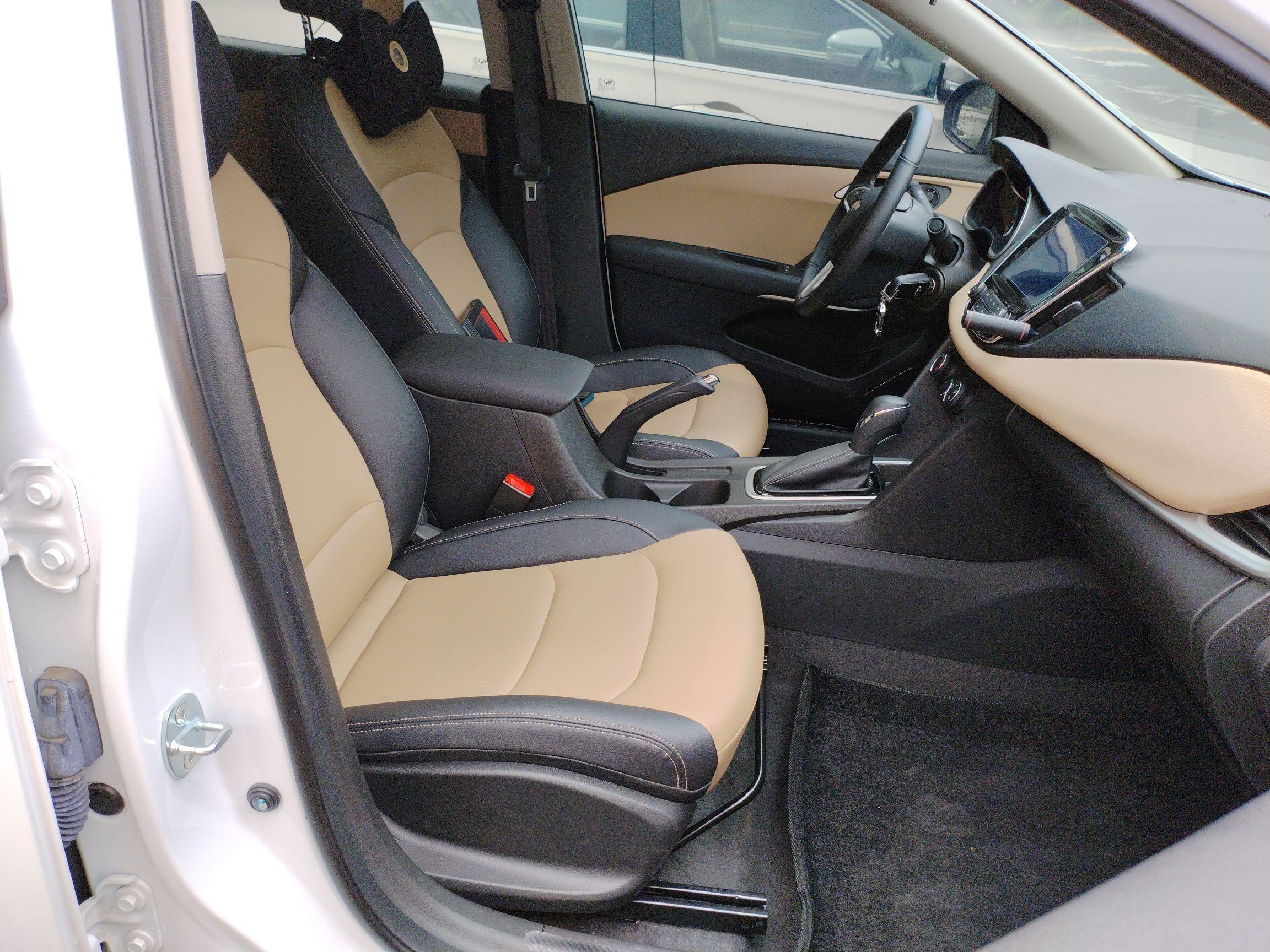 雪佛兰 科鲁泽 2022款 320 自动悦享天窗版