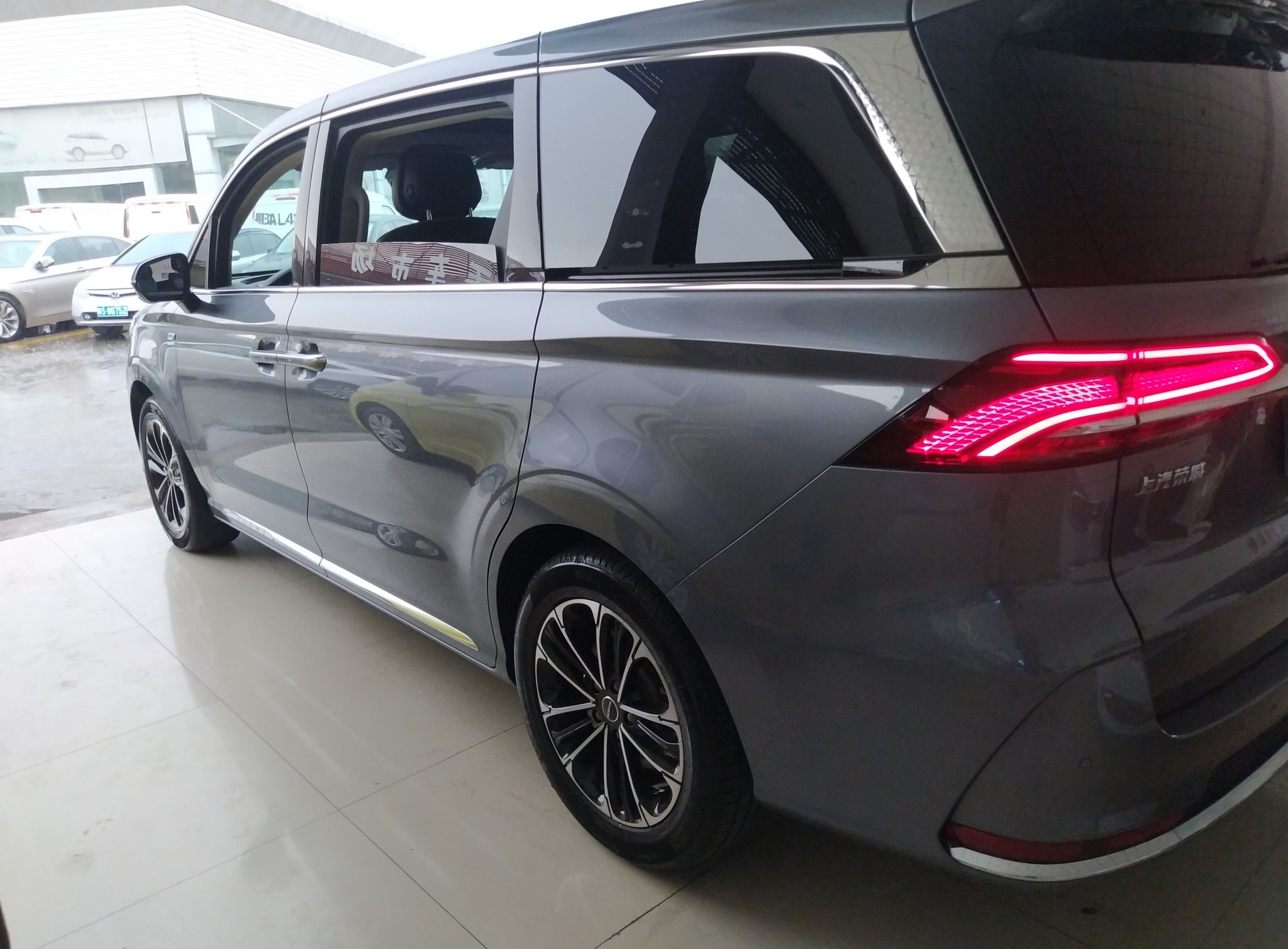 荣威iMAX8 2021款 400TGI Supreme系列尊荣版