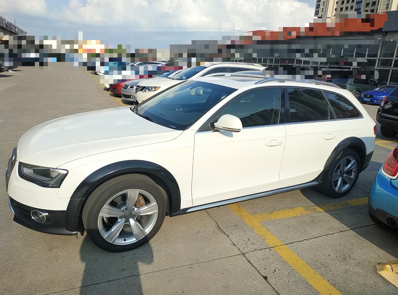 奥迪A4 2014款 40 TFSI allroad quattro plus版(进口)