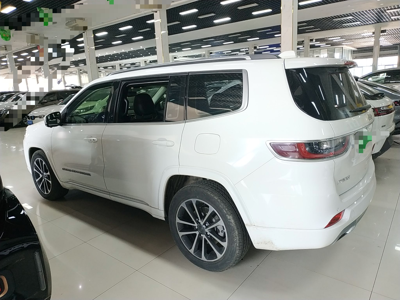 Jeep 大指挥官PHEV 2020款 2.0T 插电混动精英版