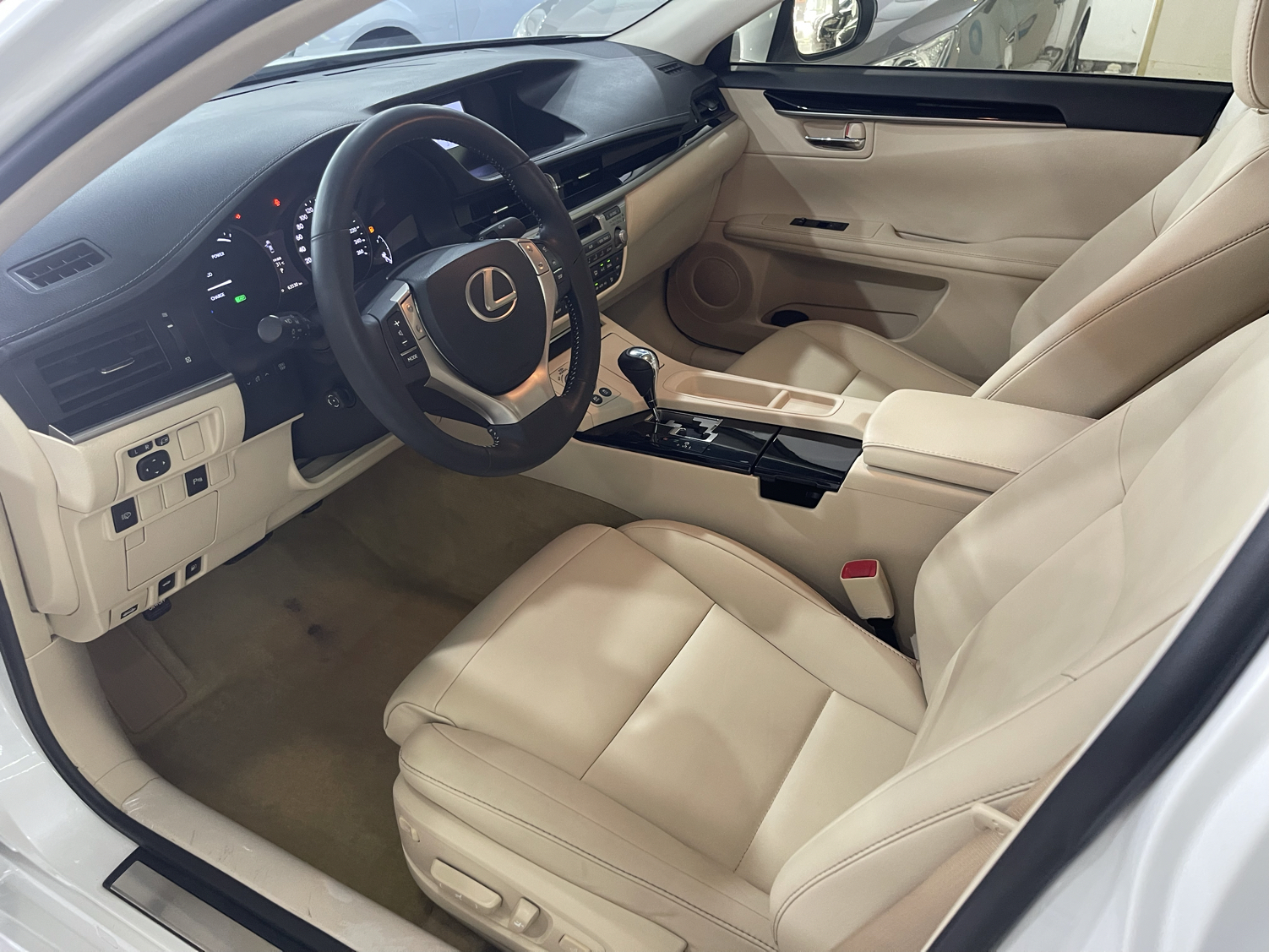 雷克萨斯ES 2013款 300h 精英版