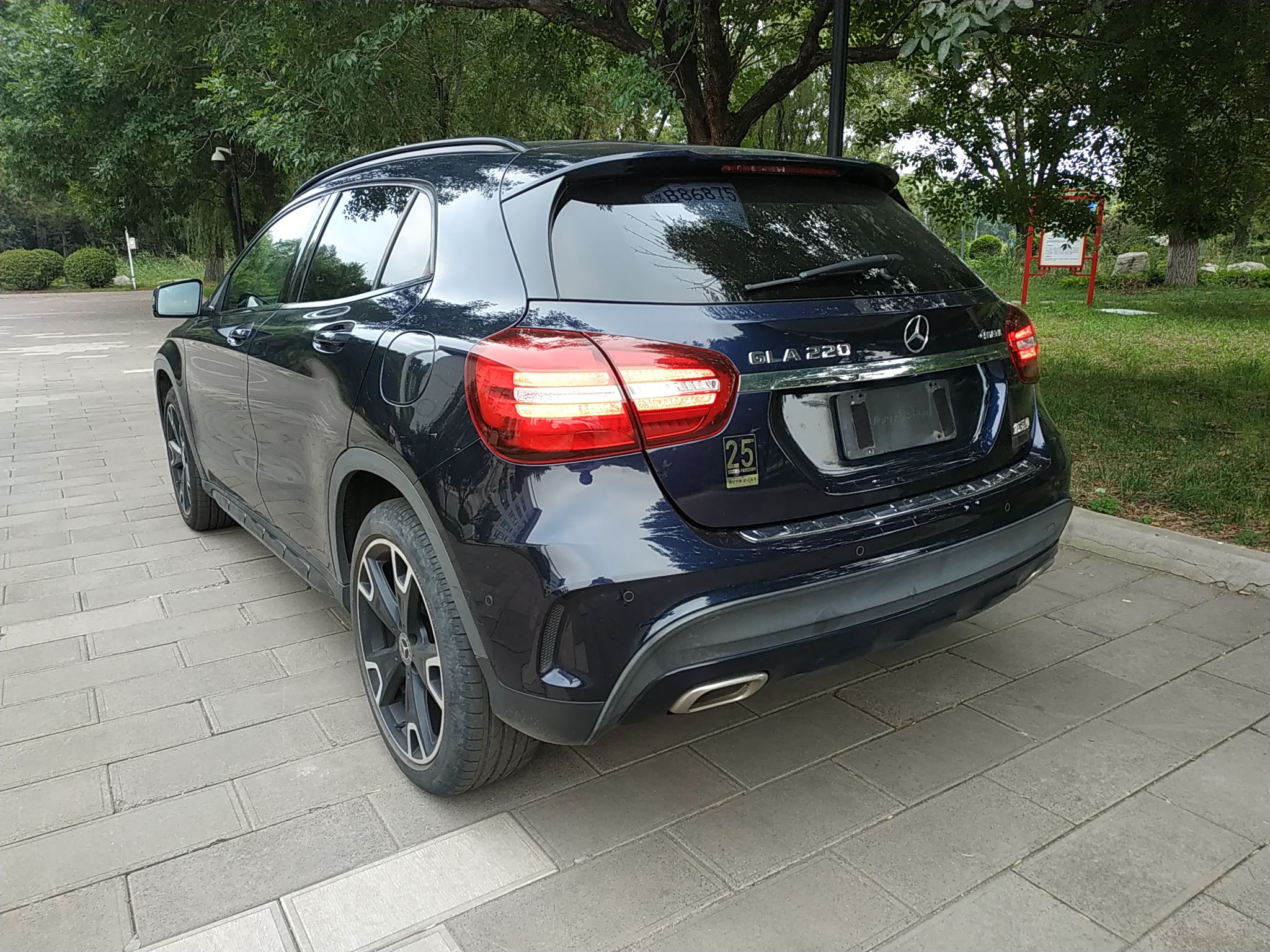 奔驰GLA级 2018款 GLA 220 4MATIC 运动型