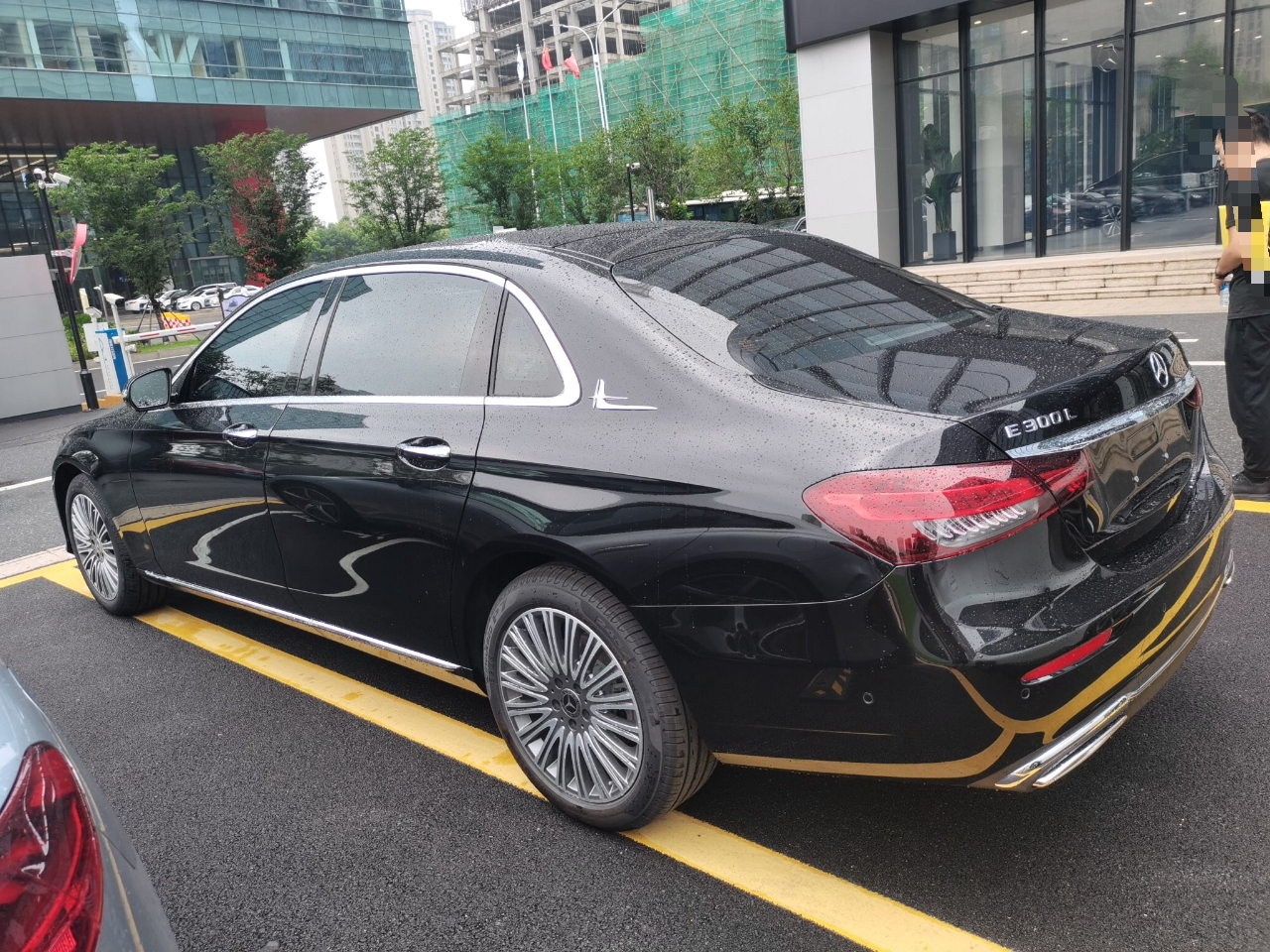 奔驰E级 2023款 改款 E 300 L 时尚型