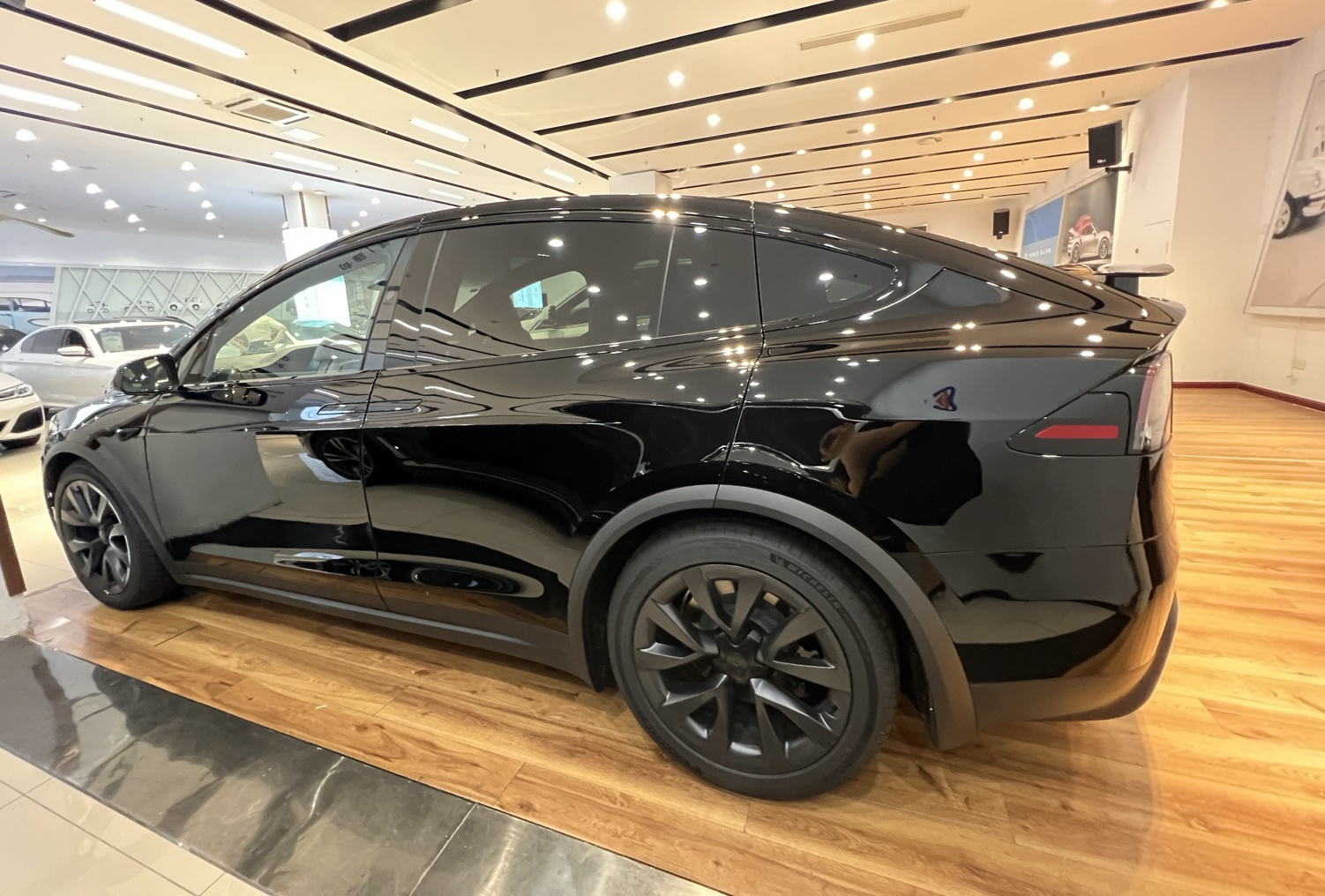 特斯拉Model X 2023款 双电机全轮驱动版(进口)