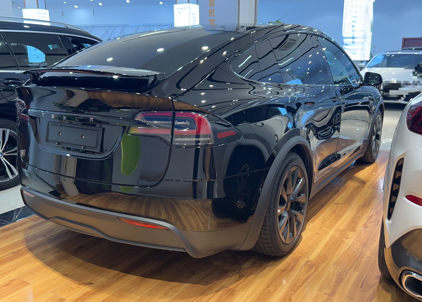 特斯拉Model X 2023款 双电机全轮驱动版(进口)