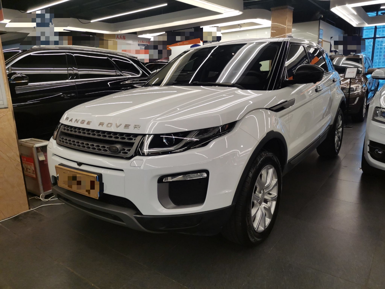 路虎 揽胜极光 2017款 2.0T PURE 风尚版