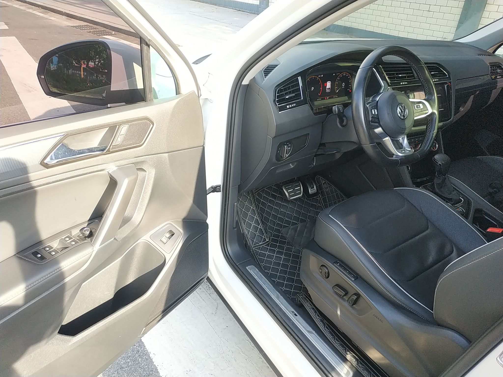 大众 途观L 2019款 380TSI 自动四驱R-Line旗舰版7座 国VI