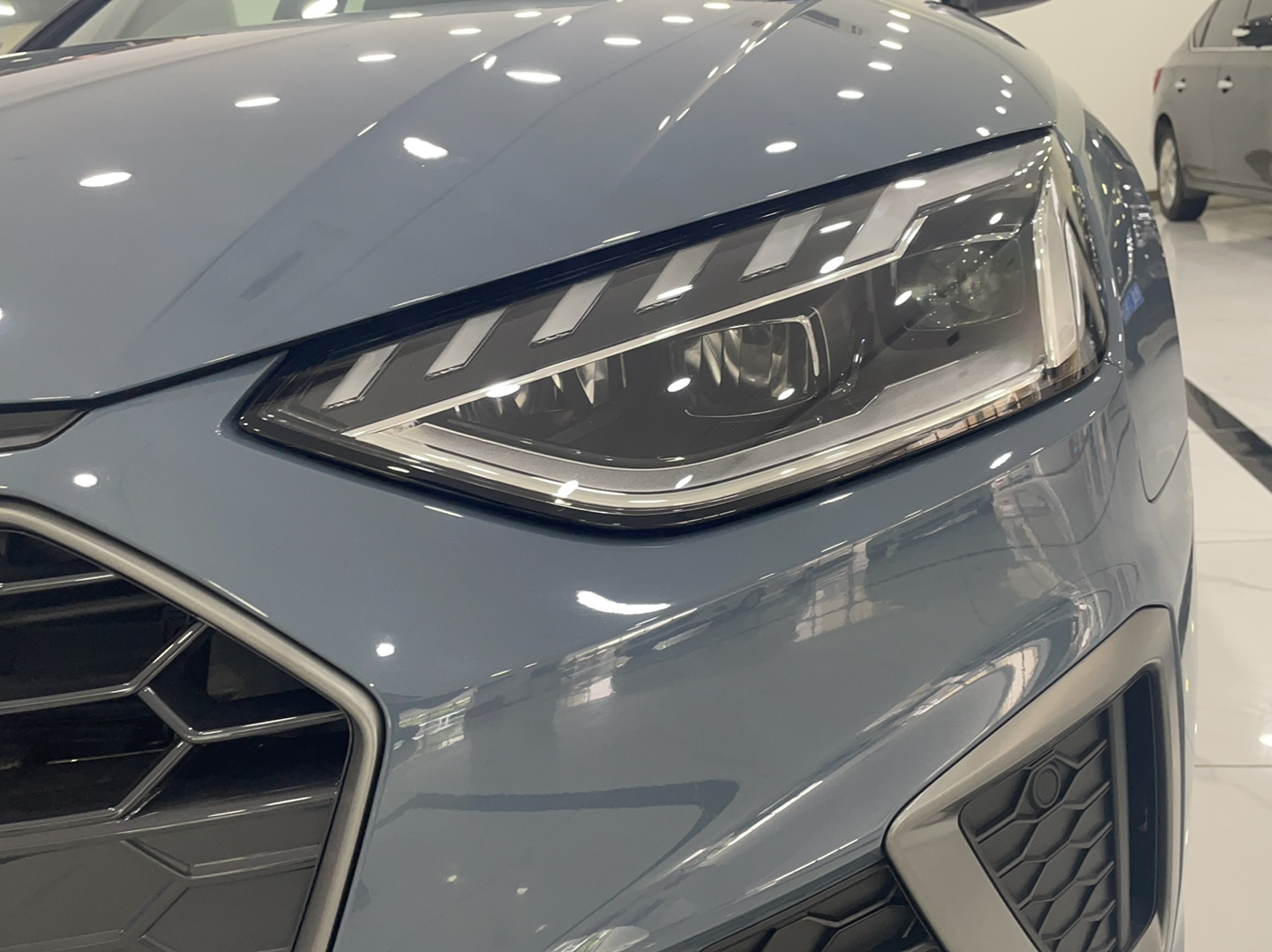 奥迪A4L 2022款 40 TFSI quattro RS套件燃速型