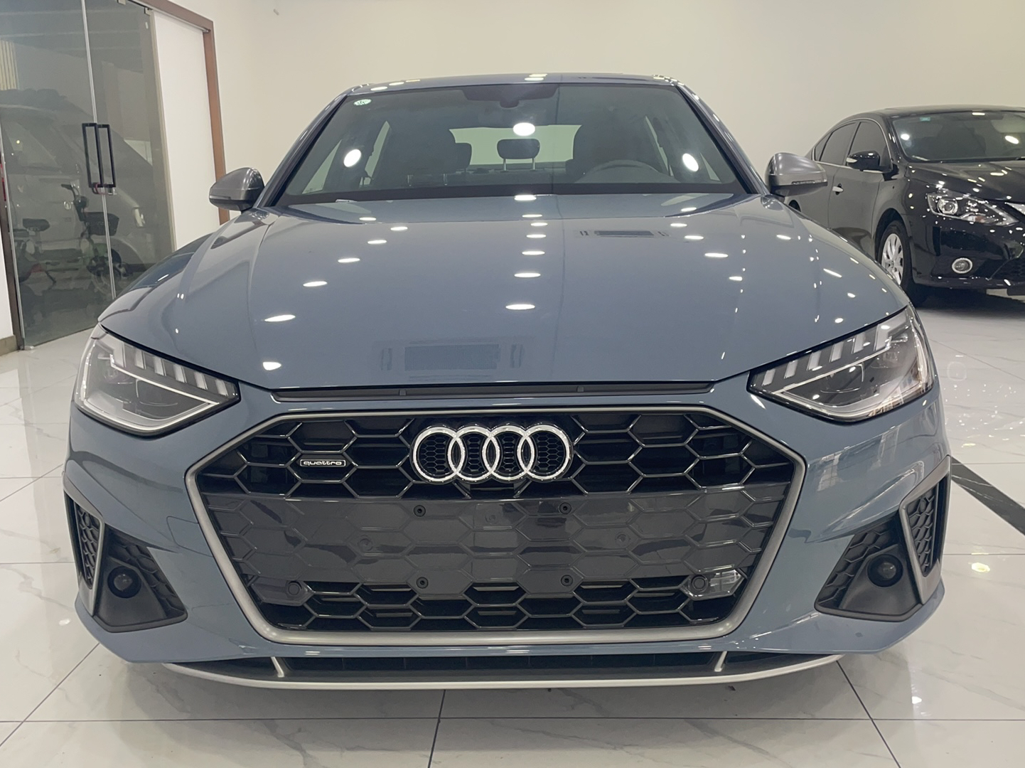 奥迪A4L 2022款 40 TFSI quattro RS套件燃速型