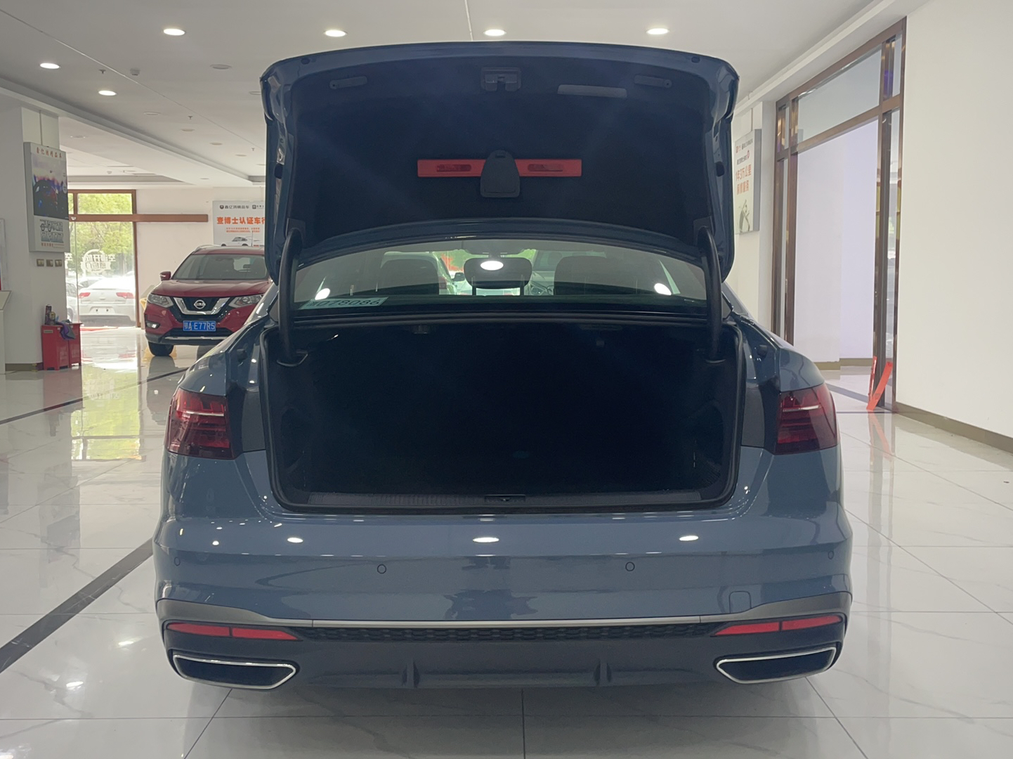 奥迪A4L 2022款 40 TFSI quattro RS套件燃速型