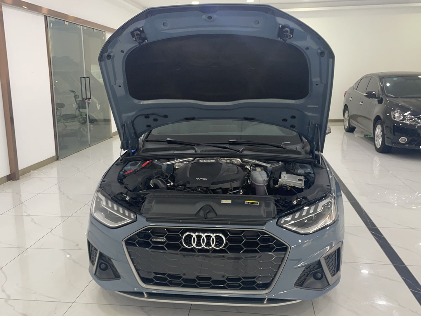 奥迪A4L 2022款 40 TFSI quattro RS套件燃速型