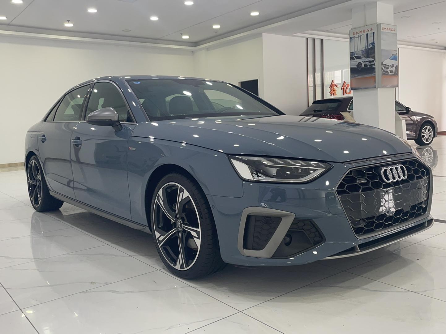 奥迪A4L 2022款 40 TFSI quattro RS套件燃速型