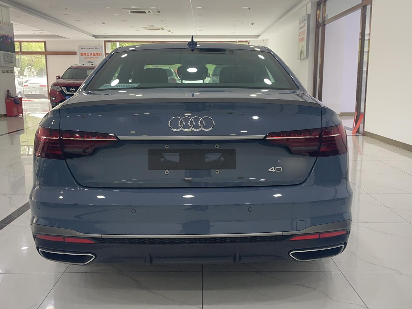 奥迪A4L 2022款 40 TFSI quattro RS套件燃速型