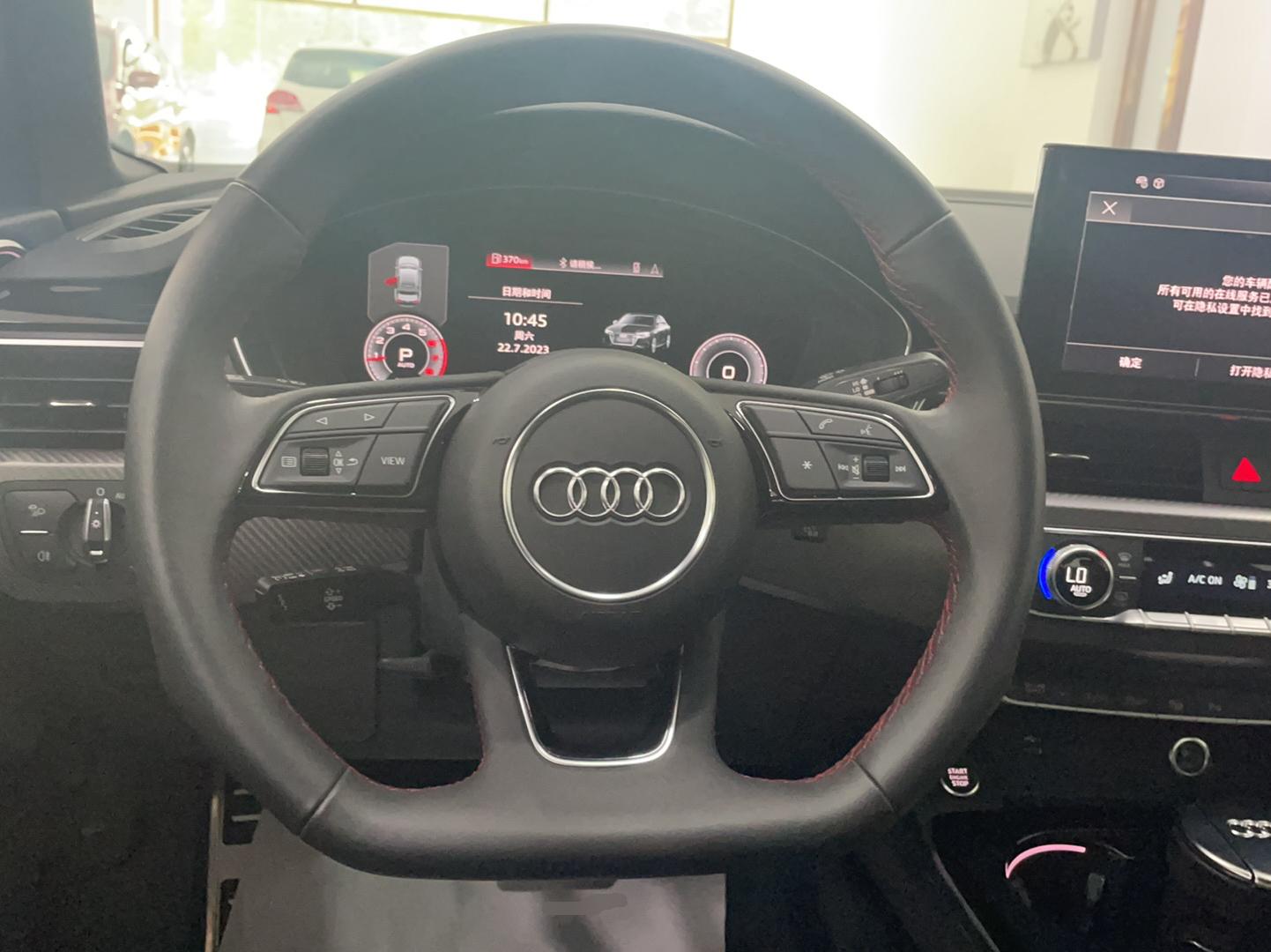 奥迪A4L 2022款 40 TFSI quattro RS套件燃速型