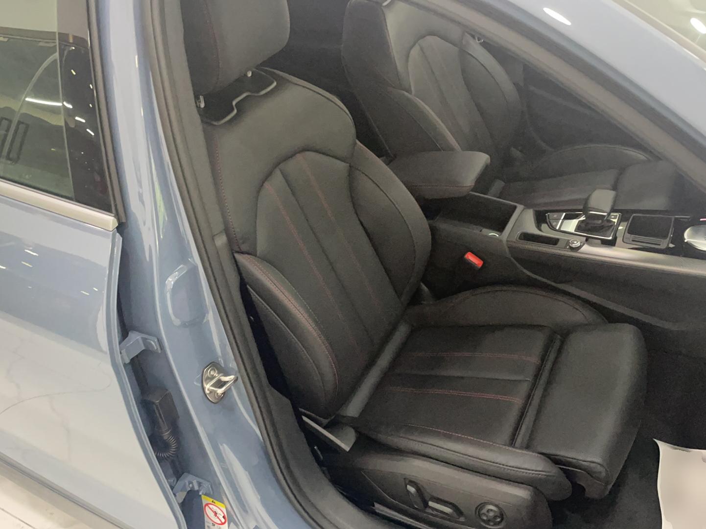 奥迪A4L 2022款 40 TFSI quattro RS套件燃速型