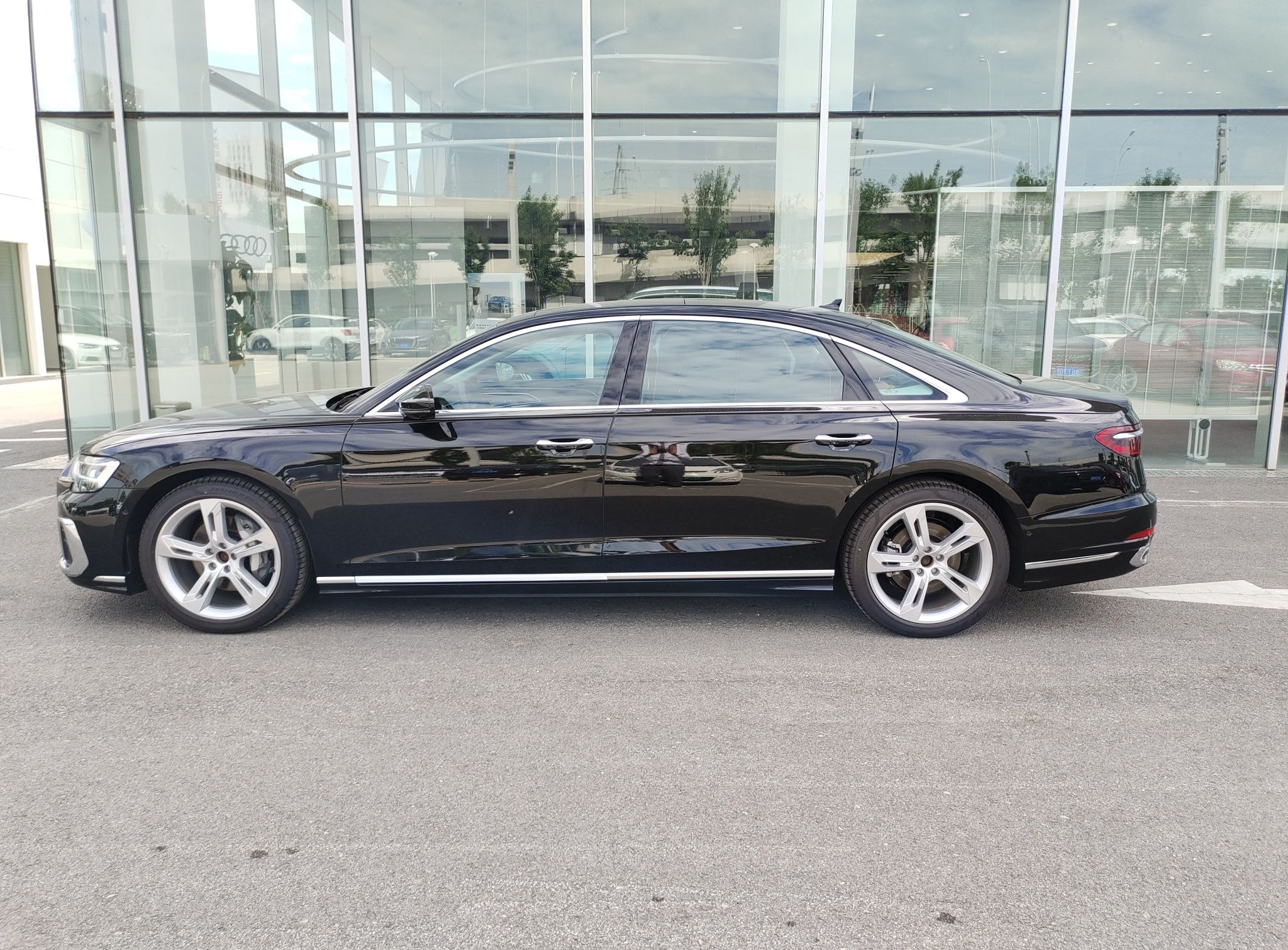 奥迪A8 2023款 A8L 50 TFSI quattro 臻选型