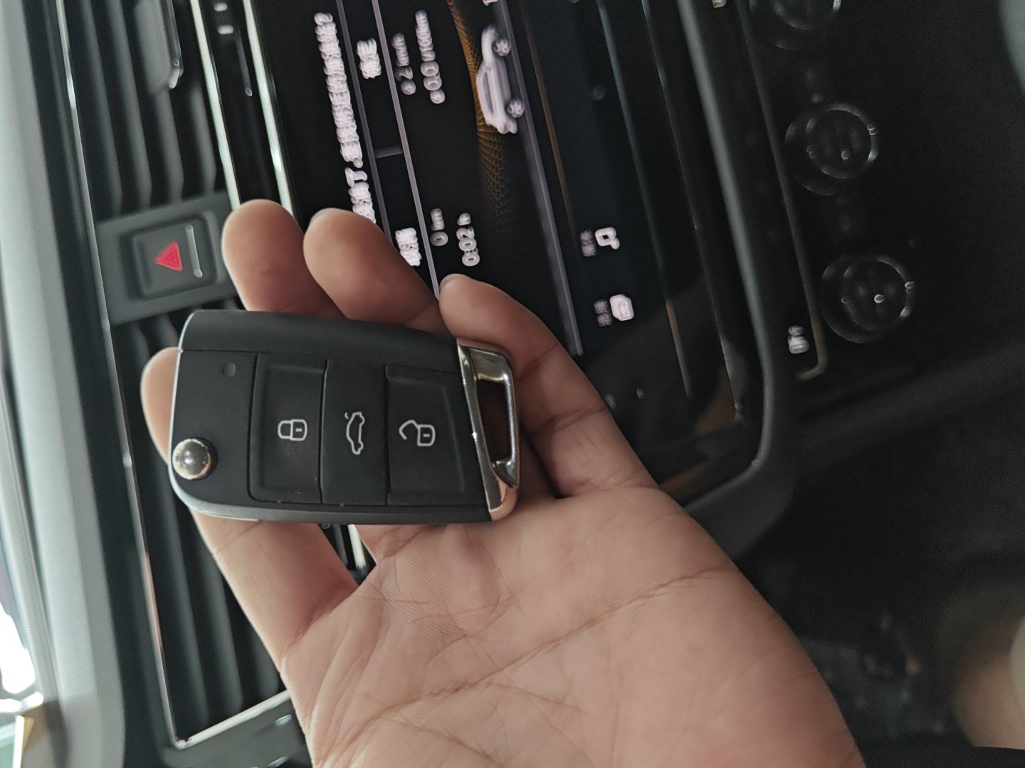 大众 途观L 2019款 改款 330TSI 自动两驱全景舒适版 国VI