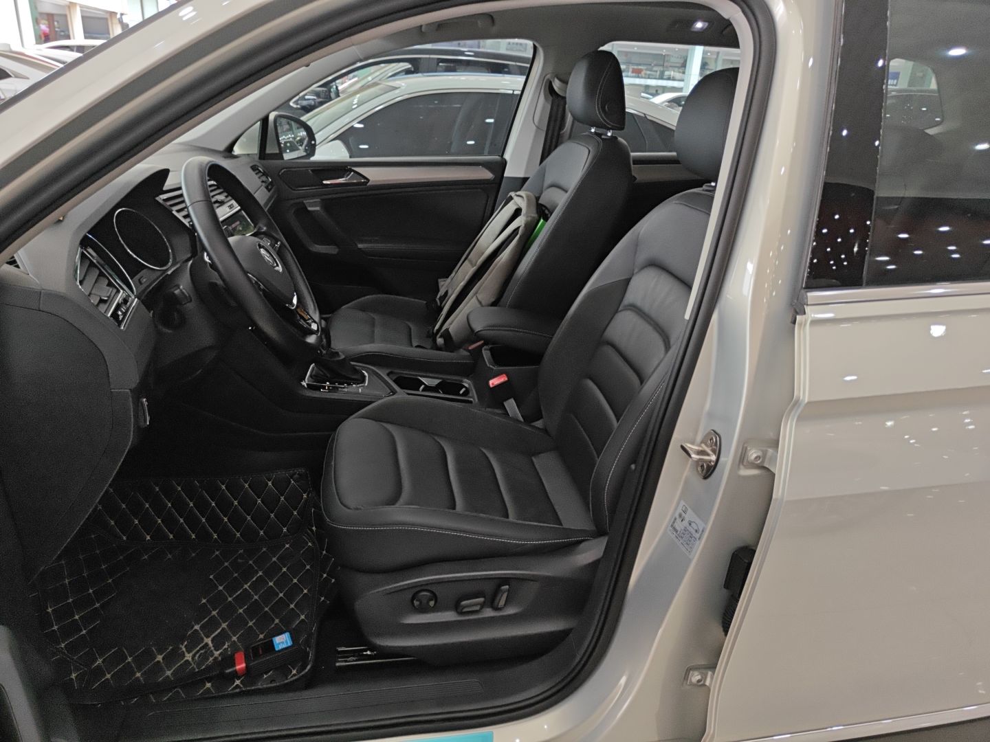 大众 途观L 2019款 改款 330TSI 自动两驱全景舒适版 国VI