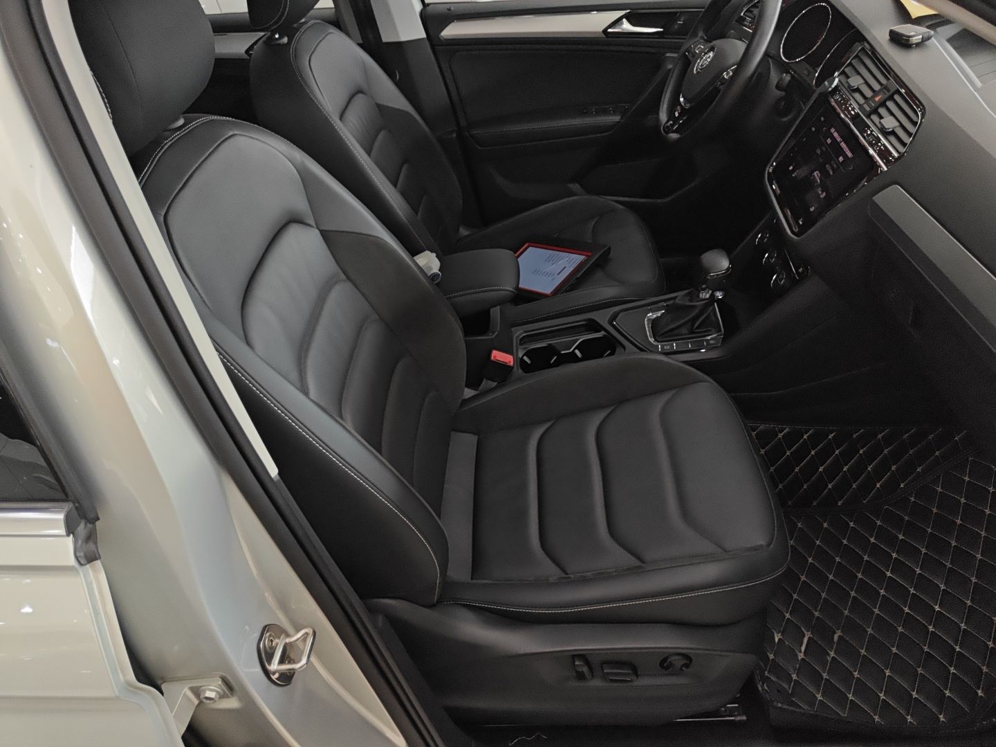 大众 途观L 2019款 改款 330TSI 自动两驱全景舒适版 国VI