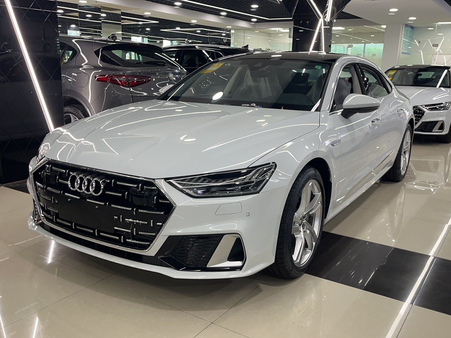 奥迪A7L 2022款 45 TFSI S-line 筑梦未来版