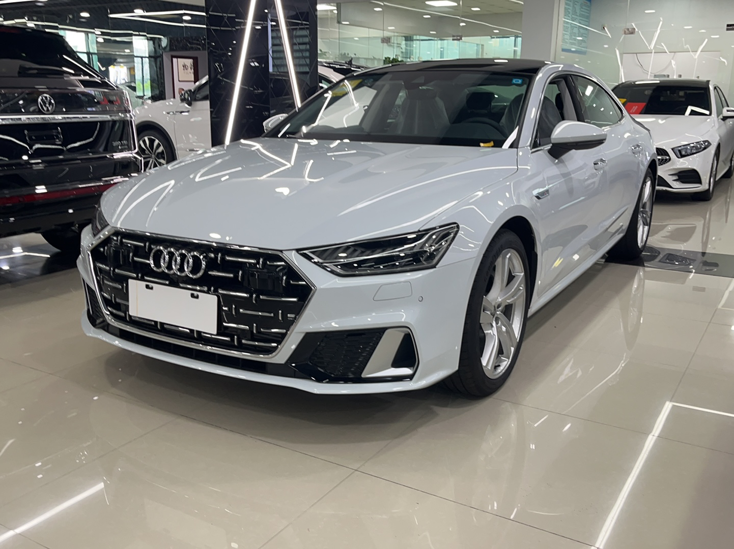 奥迪A7L 2022款 45 TFSI S-line 筑梦未来版