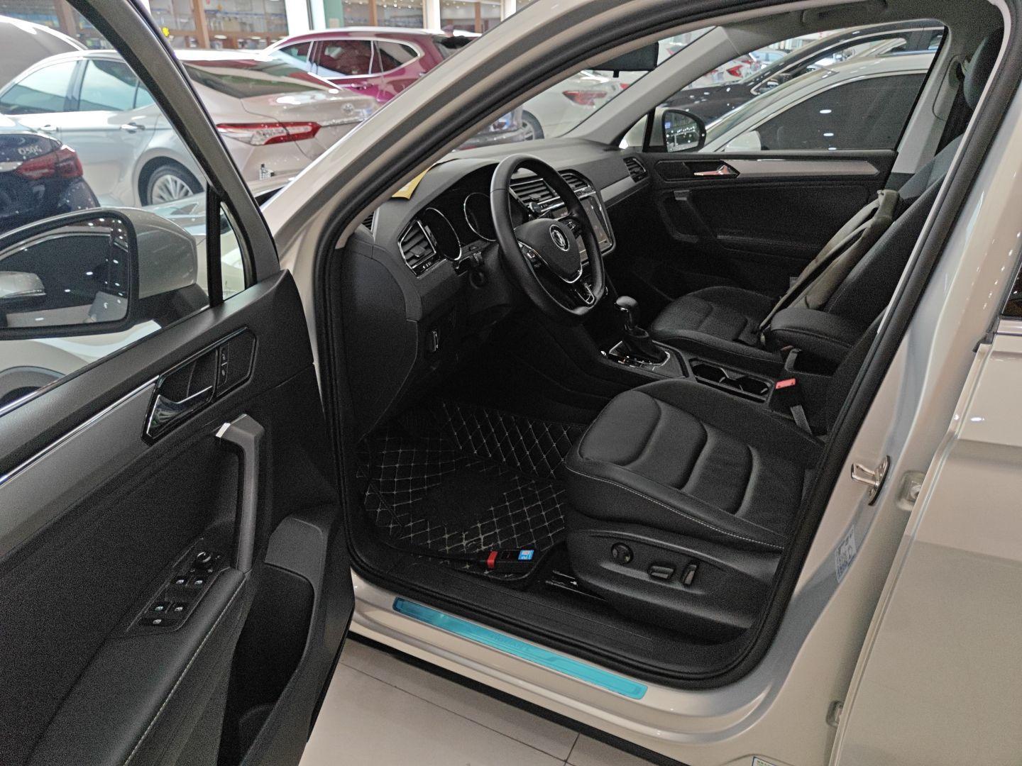 大众 途观L 2019款 改款 330TSI 自动两驱全景舒适版 国VI