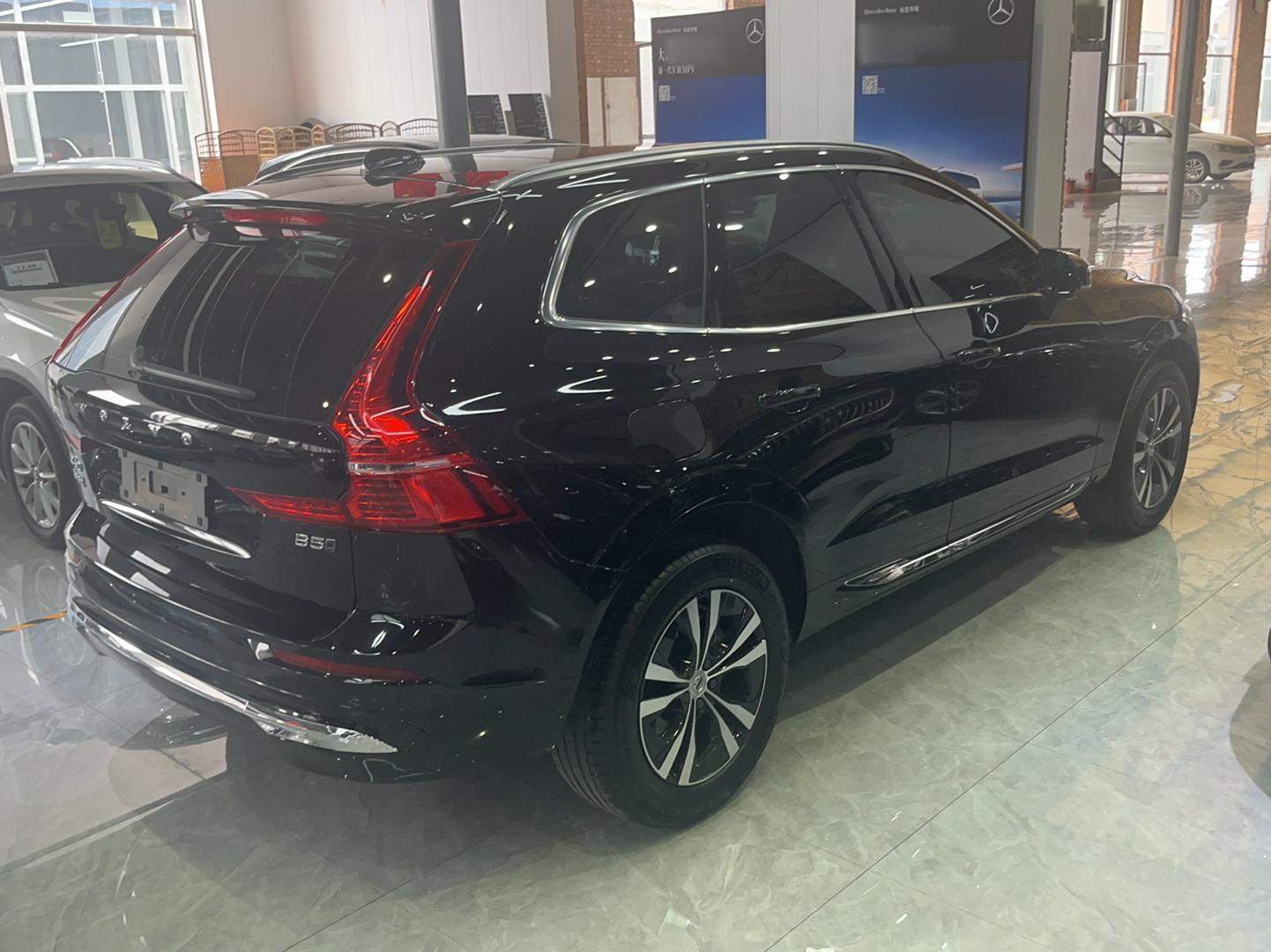 沃尔沃XC60 2022款 B5 四驱智逸豪华版