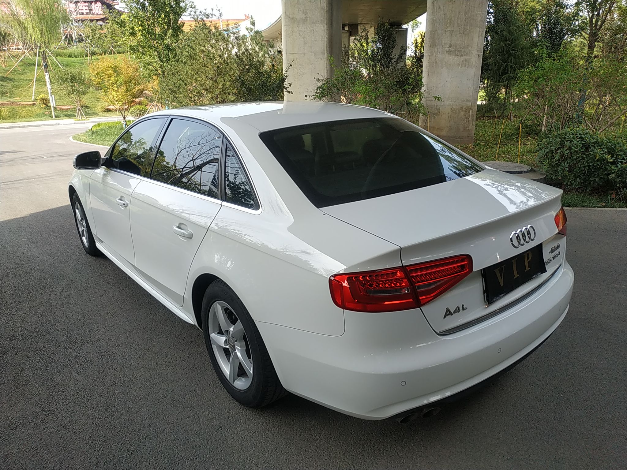 奥迪A4L 2013款 35 TFSI 自动舒适型