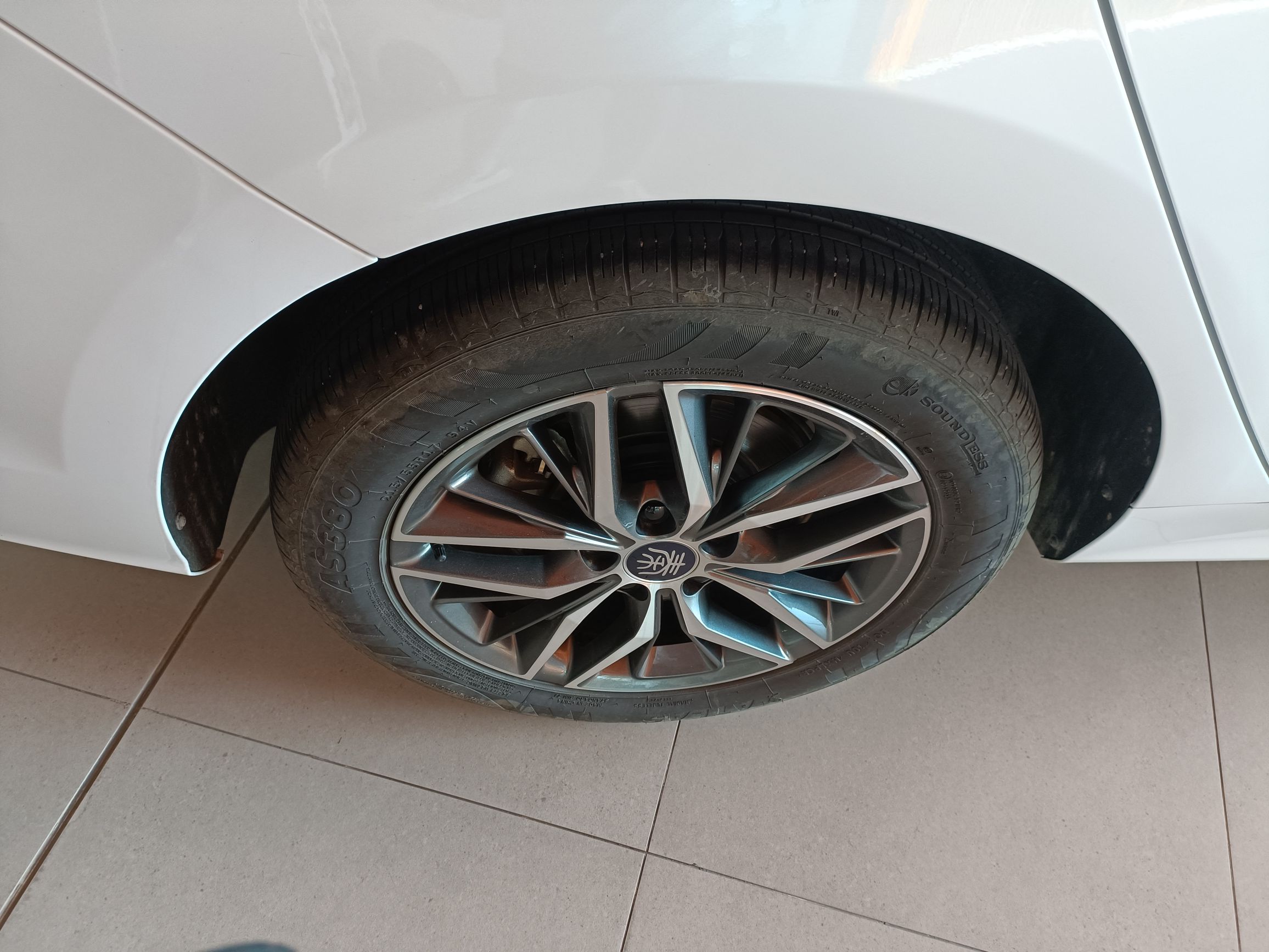 比亚迪 秦PLUS 2021款 DM-i 120KM 尊贵型