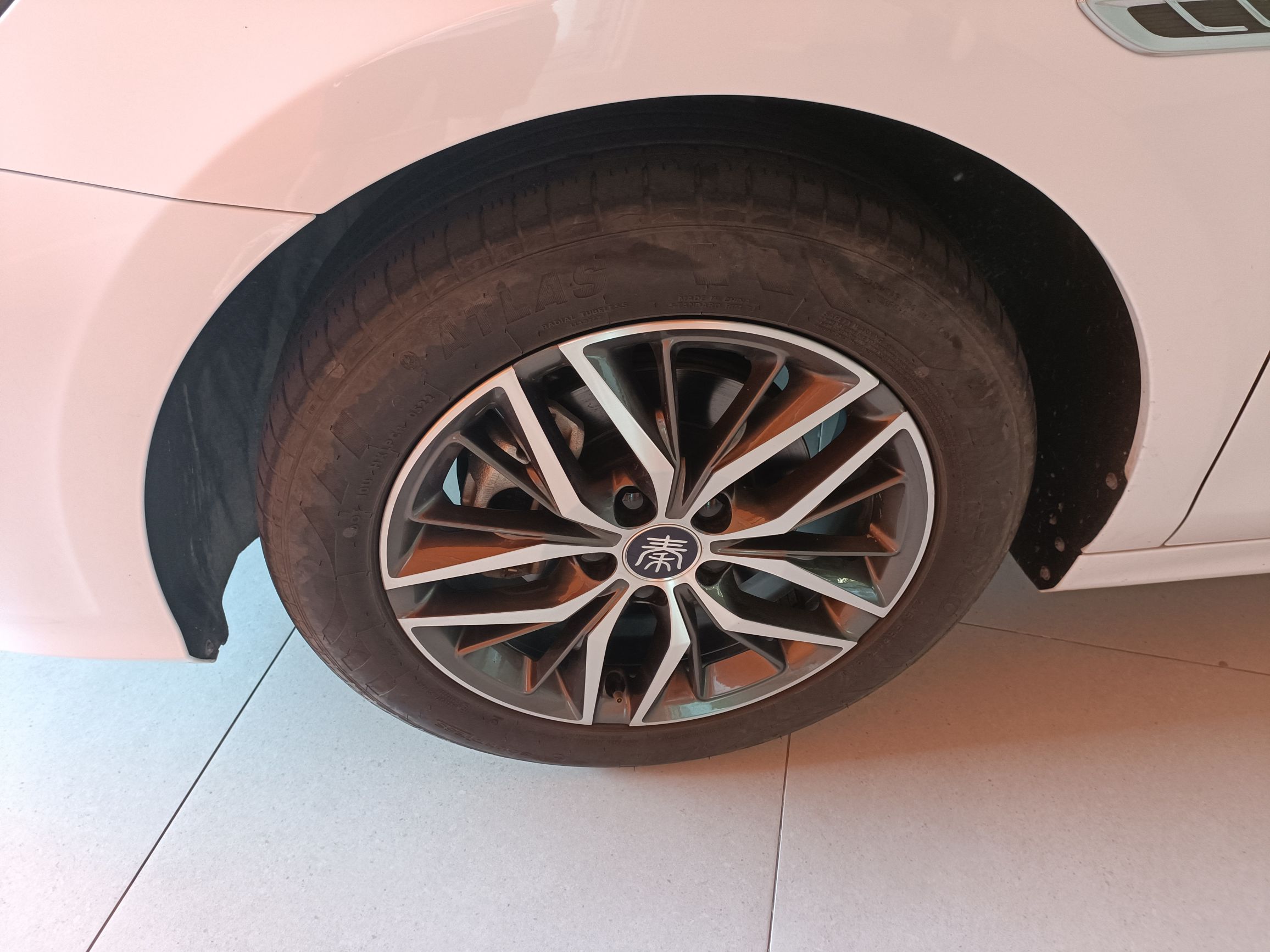 比亚迪 秦PLUS 2021款 DM-i 120KM 尊贵型