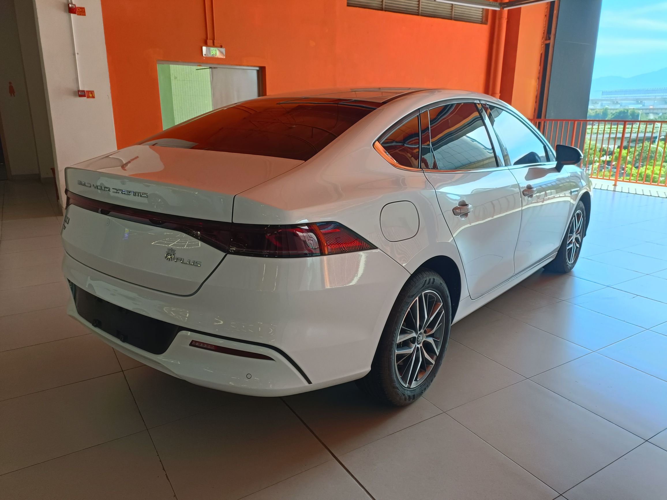 比亚迪 秦PLUS 2021款 DM-i 120KM 尊贵型