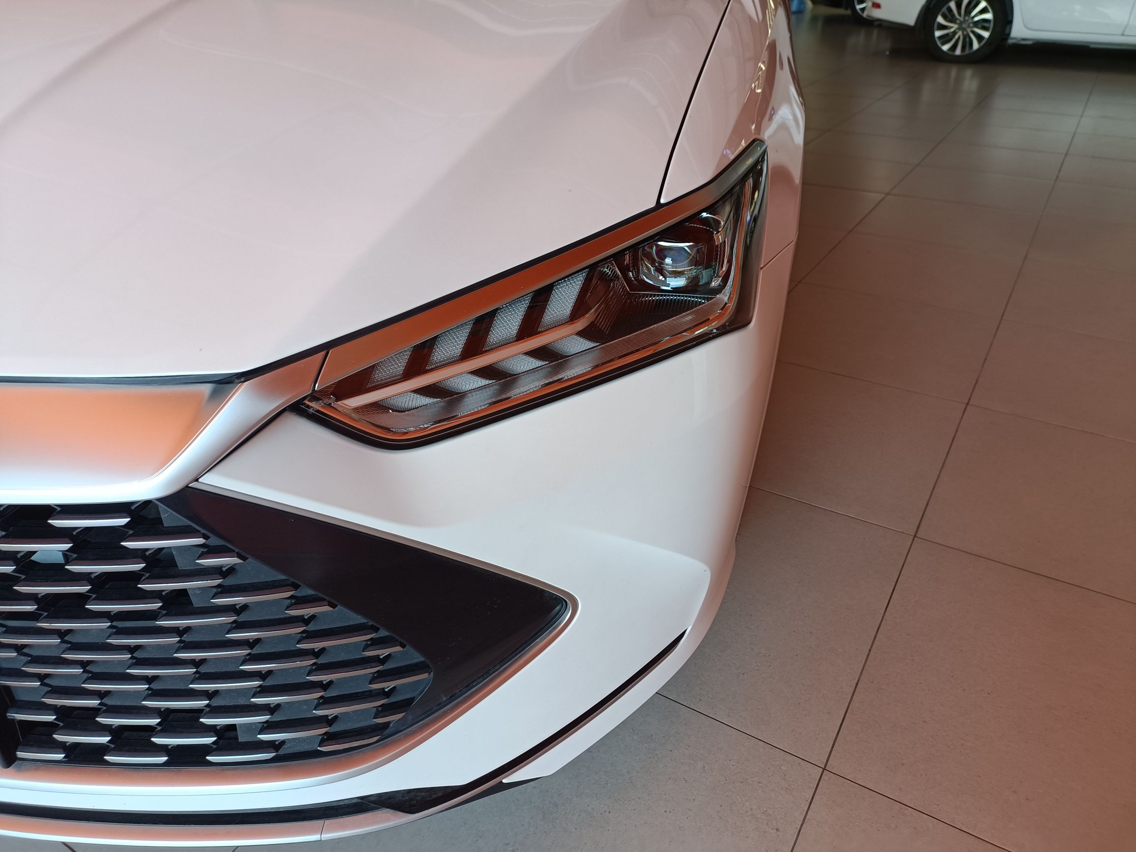 比亚迪 秦PLUS 2021款 DM-i 120KM 尊贵型