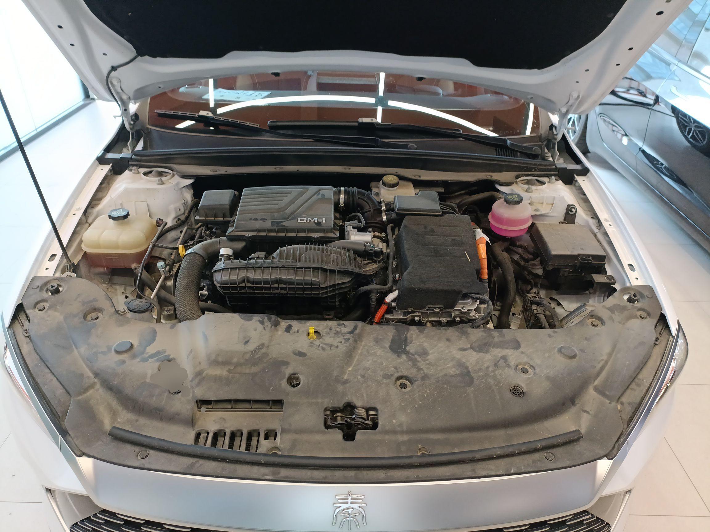 比亚迪 秦PLUS 2021款 DM-i 120KM 尊贵型