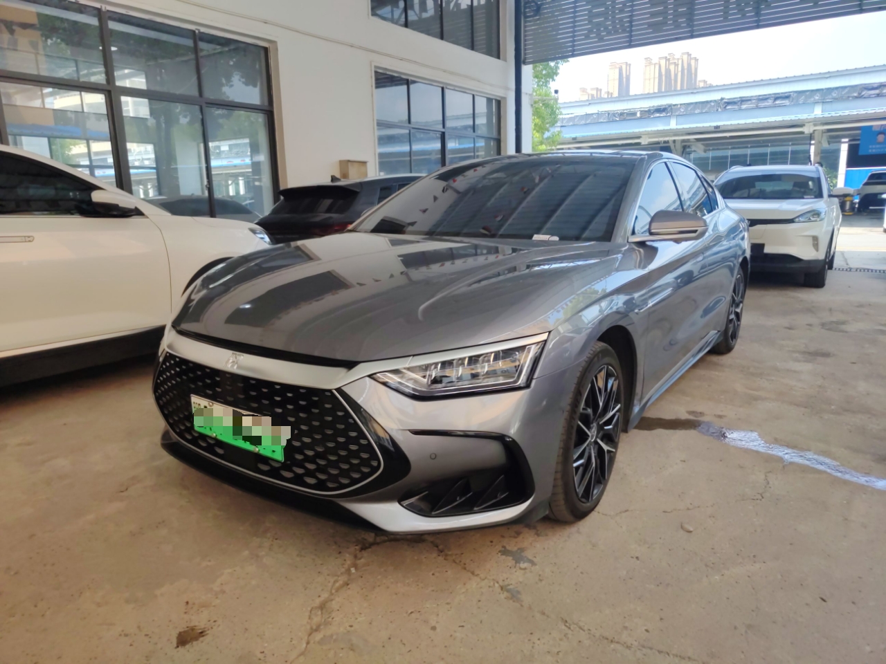 比亚迪 汉 2022款 DM-p 202KM 四驱旗舰型