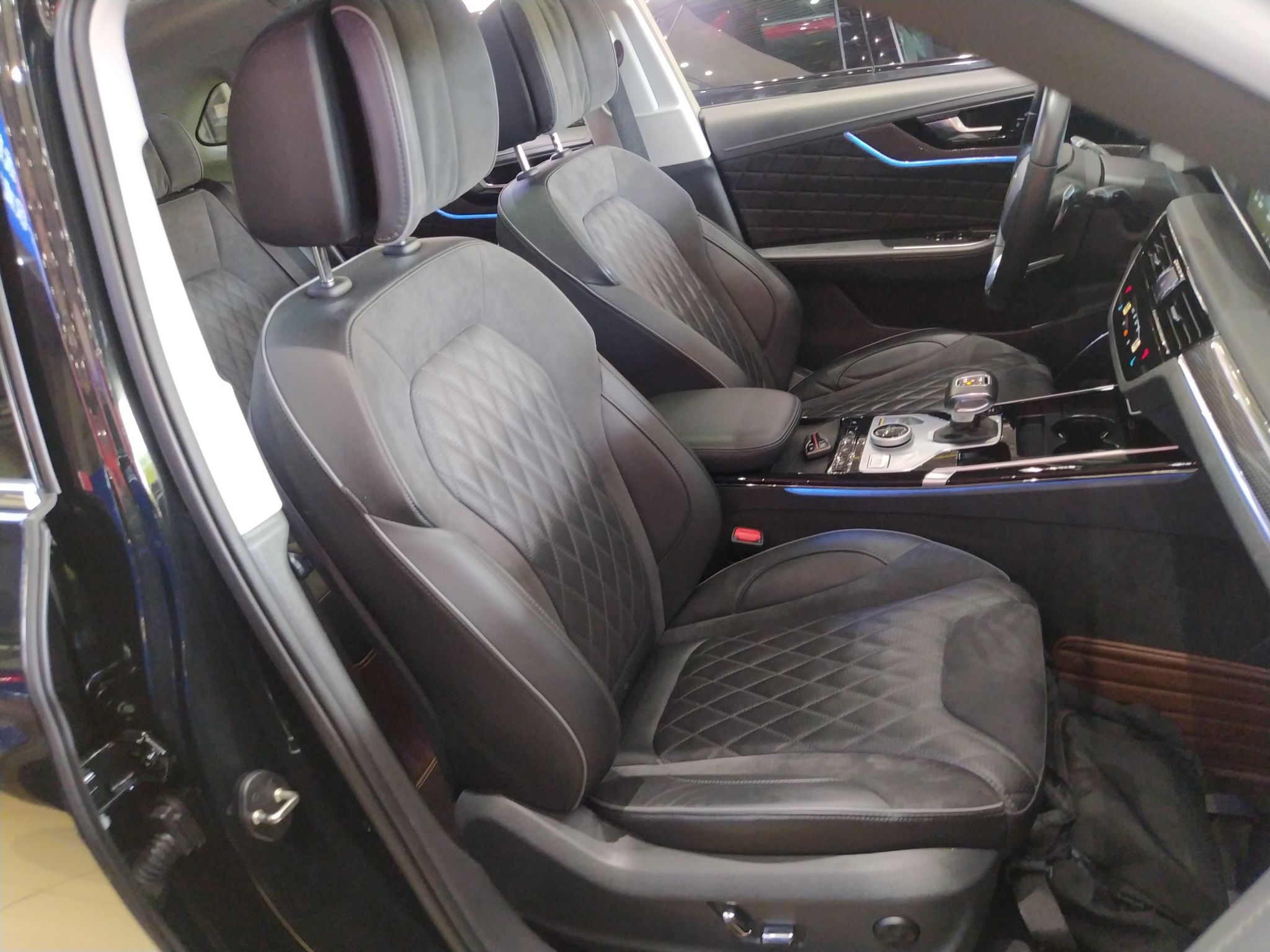 红旗HS5 2019款 2.0T 智联旗领版