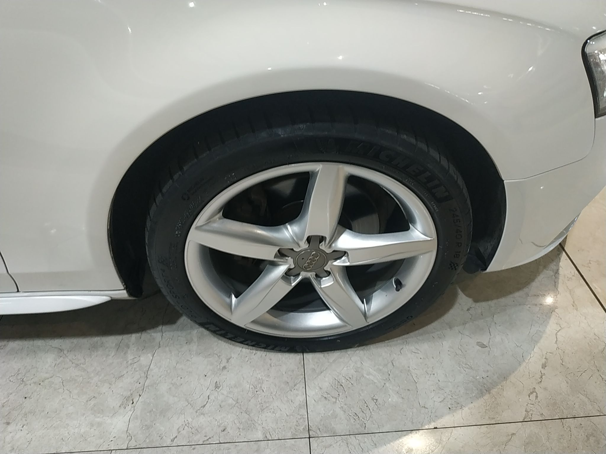 奥迪A4L 2013款 35 TFSI 自动标准型