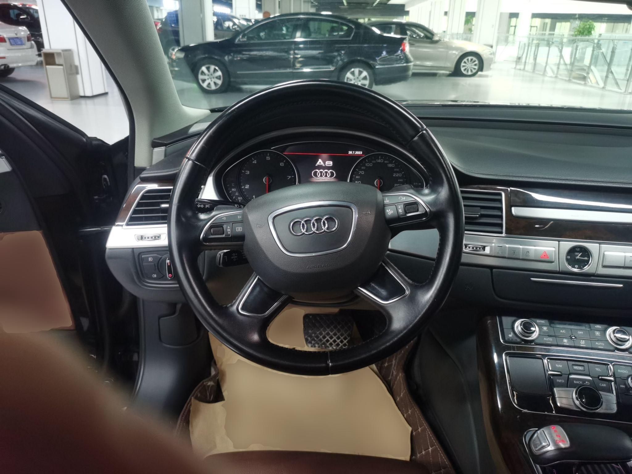 奥迪A8 2013款 A8L 45 TFSI quattro舒适型(进口)