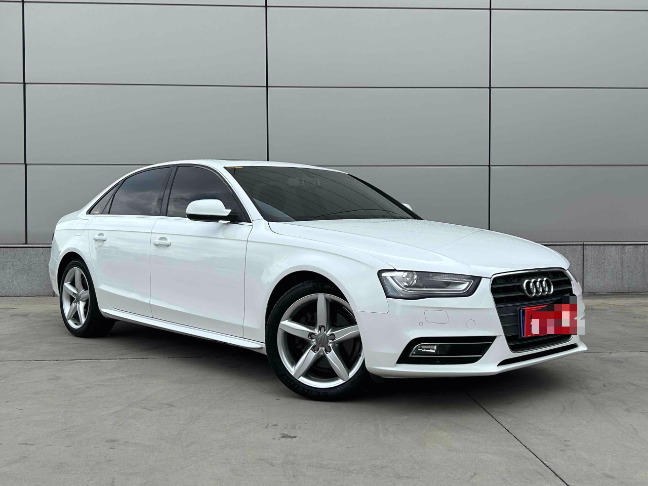 奥迪A4L 2013款 35 TFSI 自动标准型